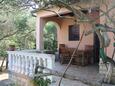 Neviđansko Polje, Terrasse dans l’hébergement en type house, animaux acceptés.