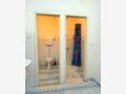 Milna, Bathroom in the house, (pet friendly) and WiFi.
