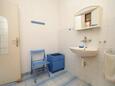 Milna, Bathroom in the house, (pet friendly) and WiFi.