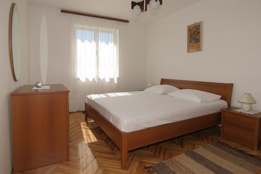 Three bedroom apartment near beach Pag (A-11400-b)