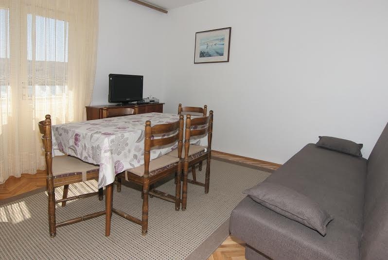 Three bedroom apartment near beach Pag (A-11400-b)
