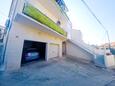 Parkiralište Trogir, Trogir, Parkiralište 11409 - Apartmani sa šljunčanom plažom.