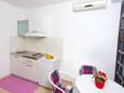 Makarska, Kitchen in the studio-apartment, WiFi.