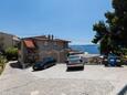 Parking lot Stanići, Omiš, Parking lot 11421 - Apartments with pebble beach.