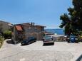 Stanići, Omiš, Parking 11421 - Appartement avec une plage de galets.