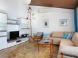 Podgora, Living room in the apartment, air condition available and WiFi.