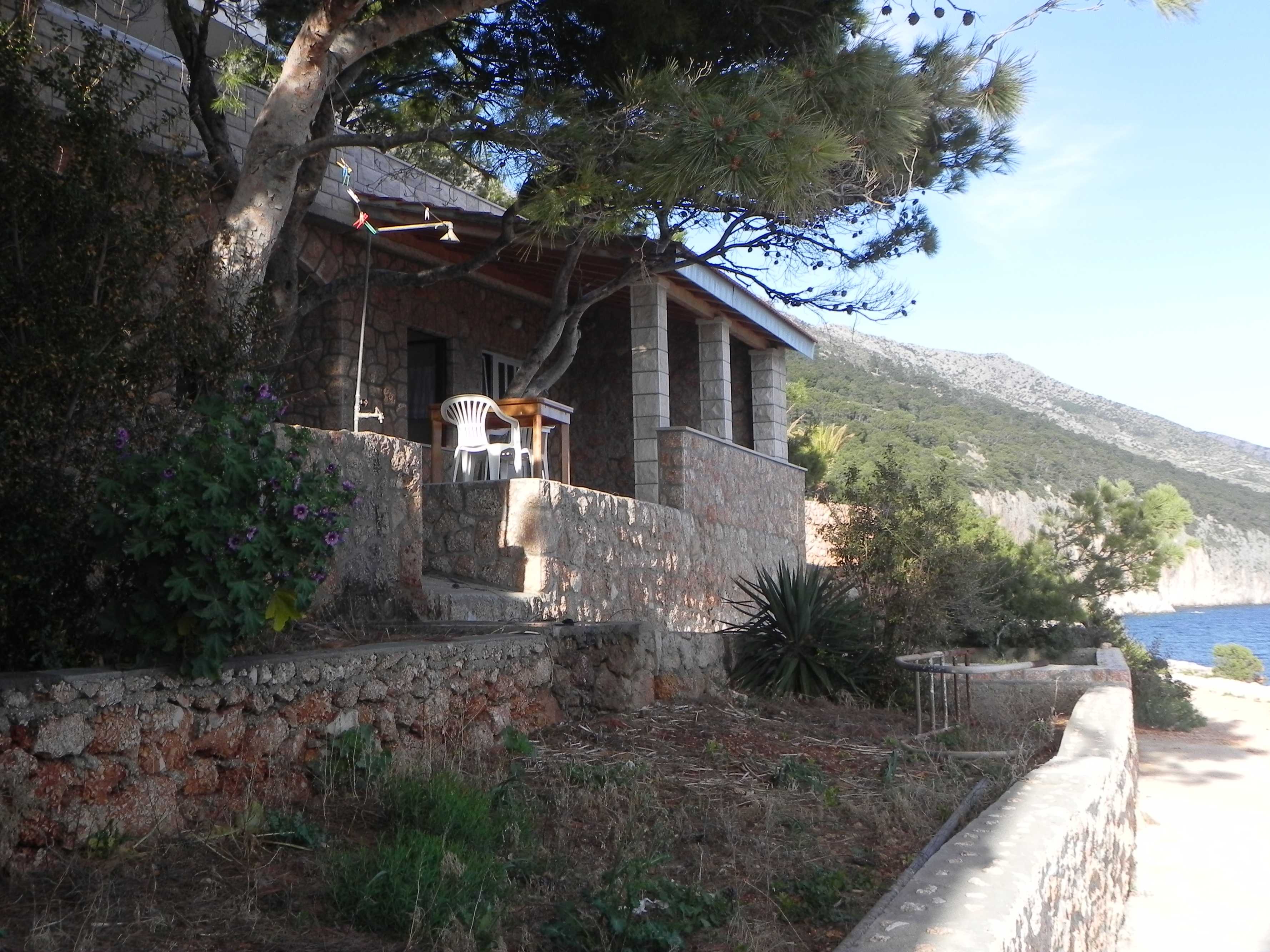 Four-bedroom apartment near beach Sveta Nedilja, Hvar (A-11433-c)