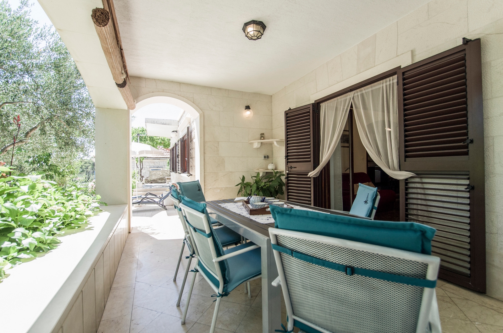 Three bedroom house with terrace and sea view Selca, Brač  K