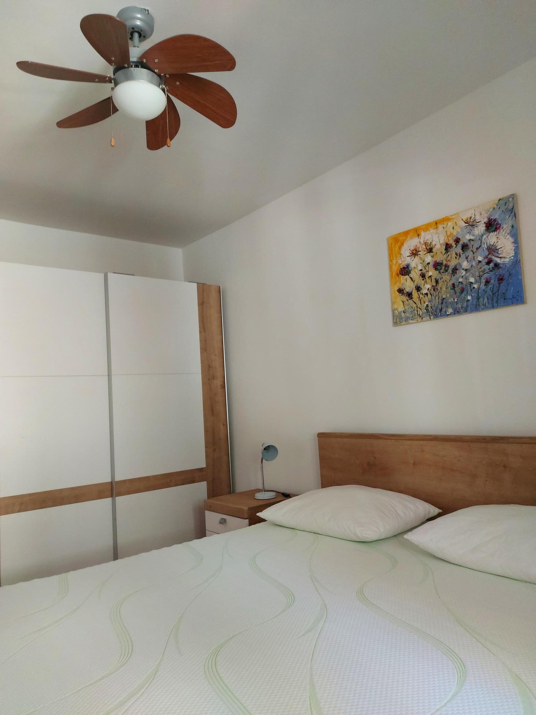 Three bedroom apartment near beach Podgora, Makarska  A-a