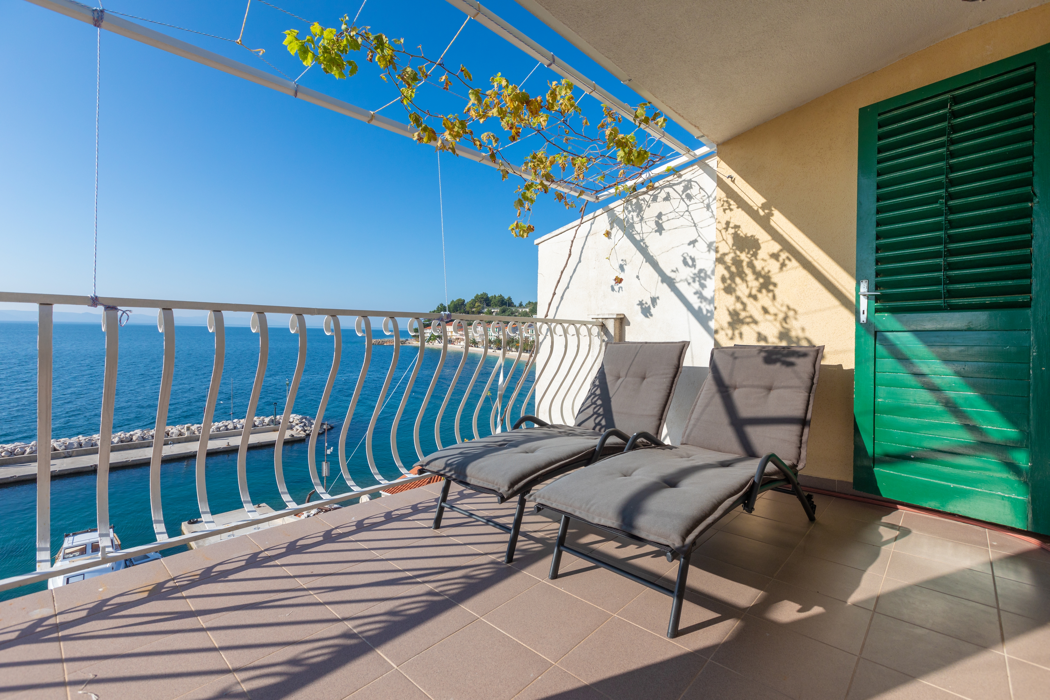 Three bedroom apartment near beach Podgora, Makarska  A-b