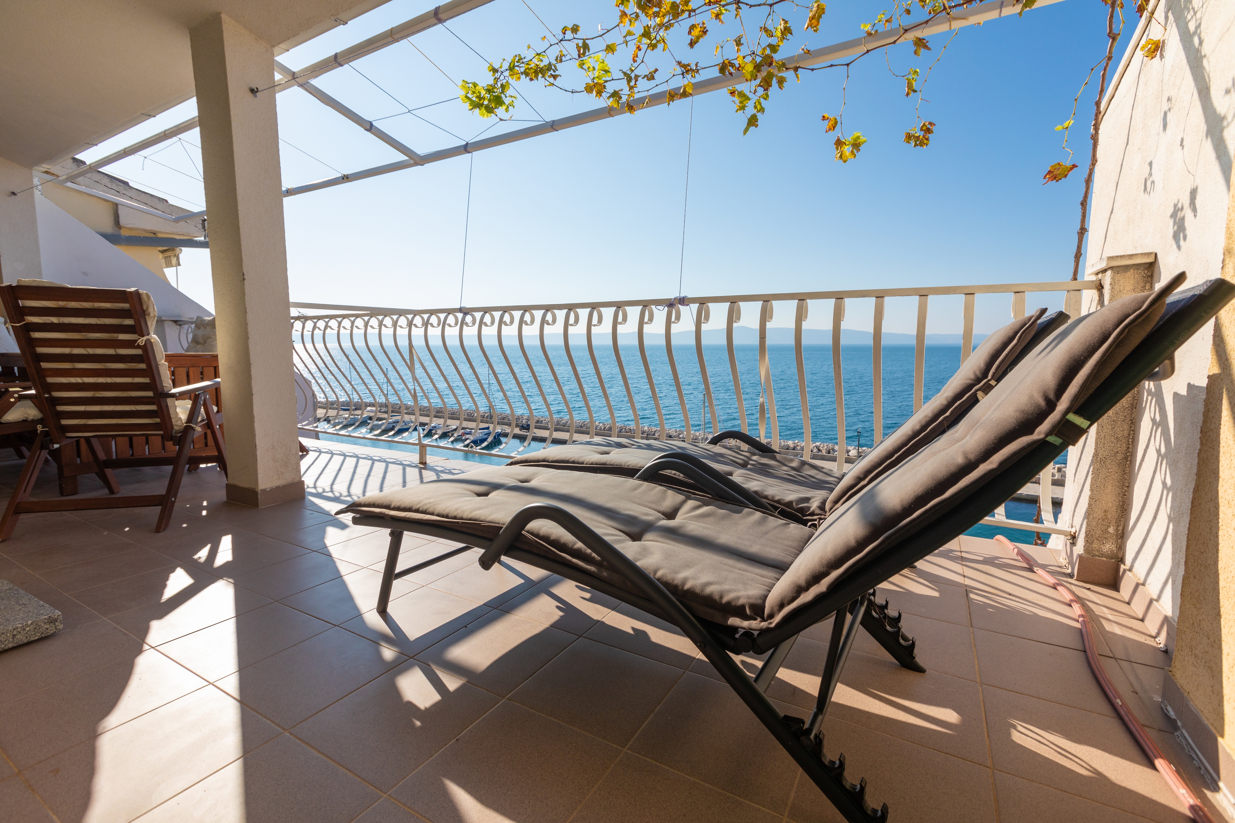 Three bedroom apartment near beach Podgora, Makarska  A-b