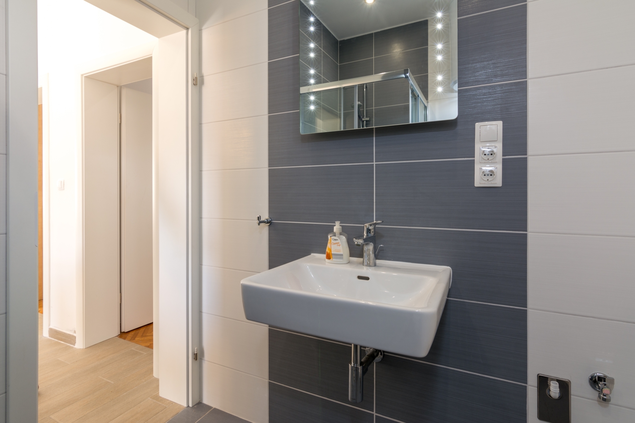 Two bedroom house near beach Vinišće, Trogir  K