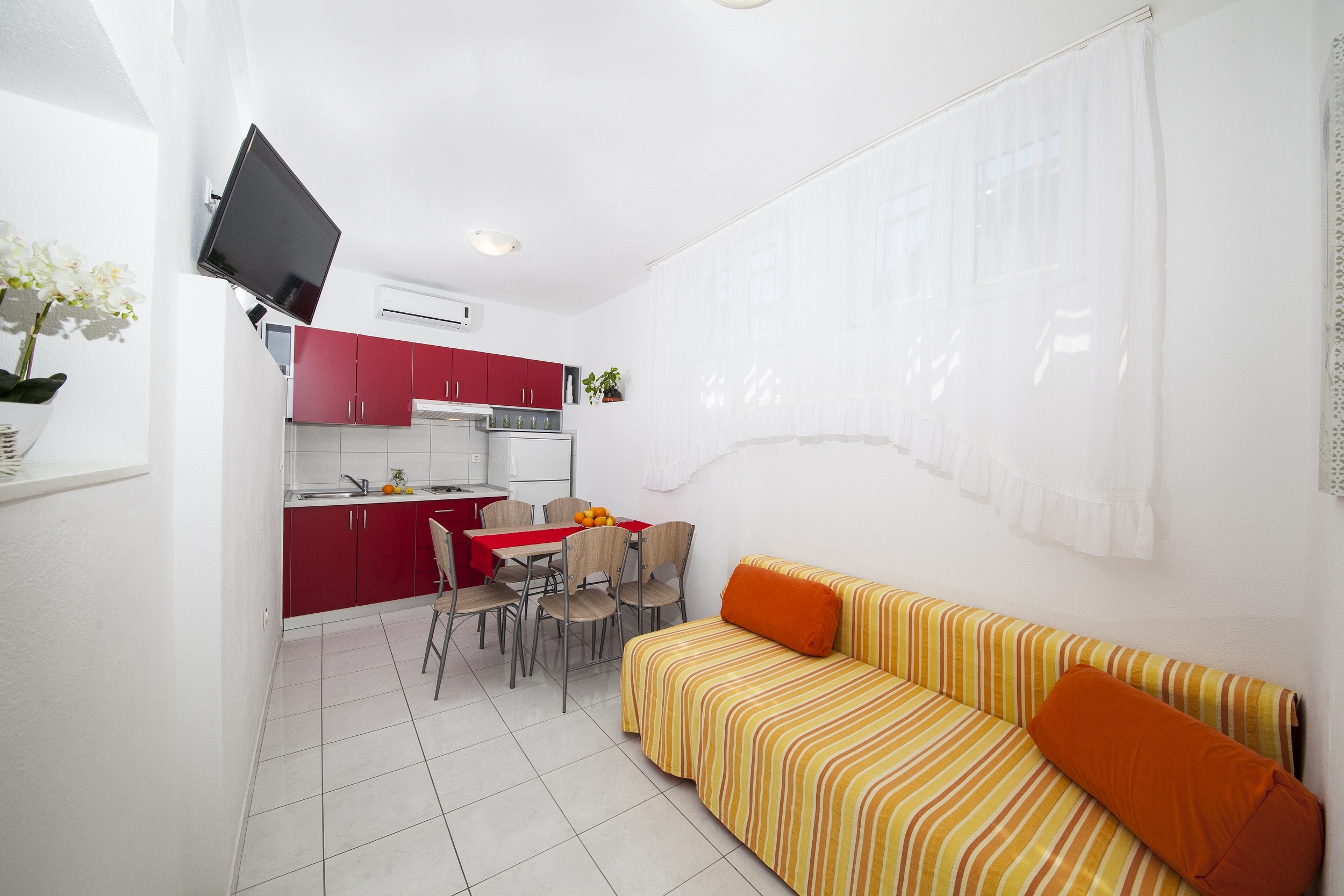 Two bedroom apartment with terrace Tučepi, Makarska (A-11486-a) Two bedroom apartment with terrace Tučepi, Makarska (A-11486-a)