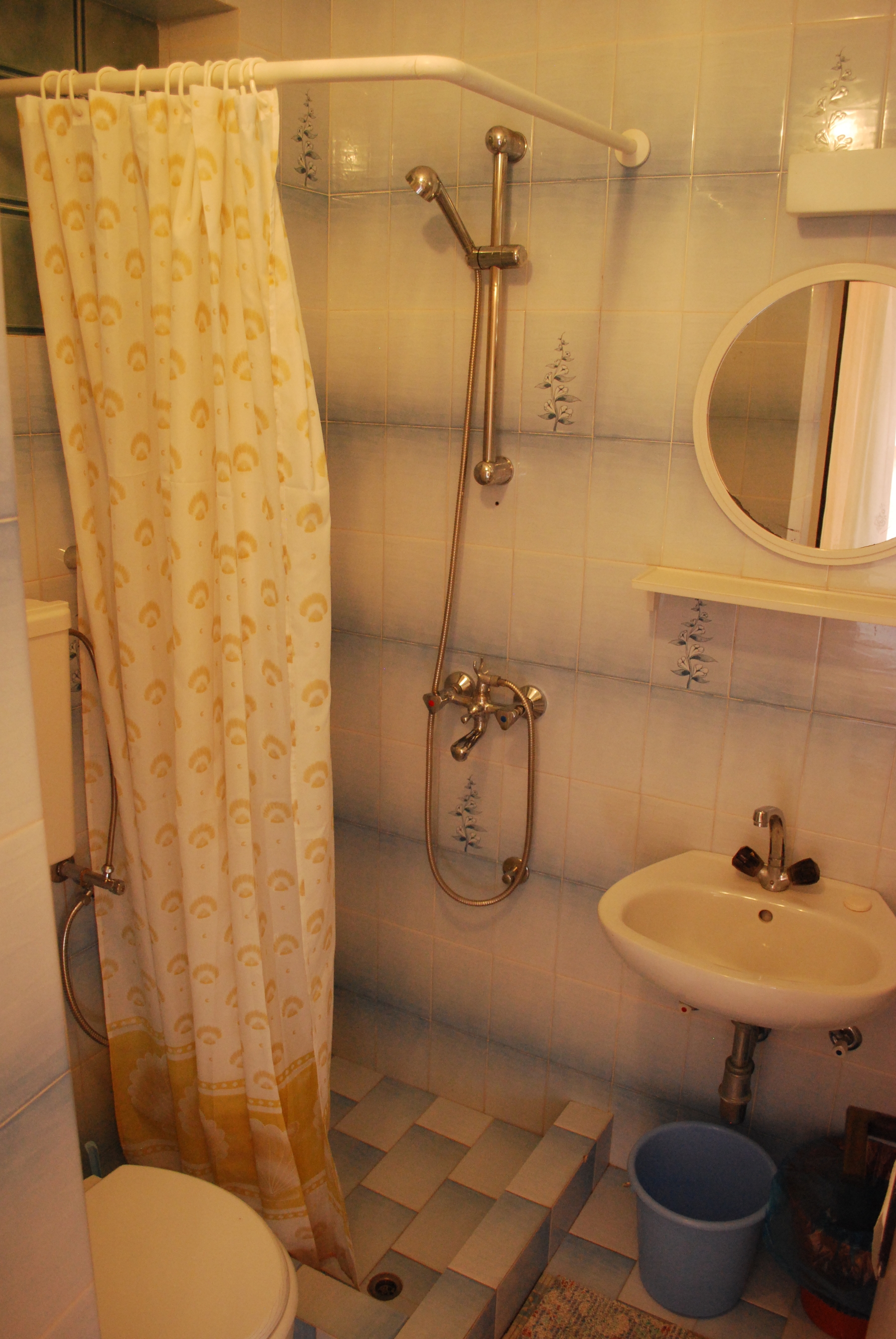 Room with balcony and sea view Pag  S-a