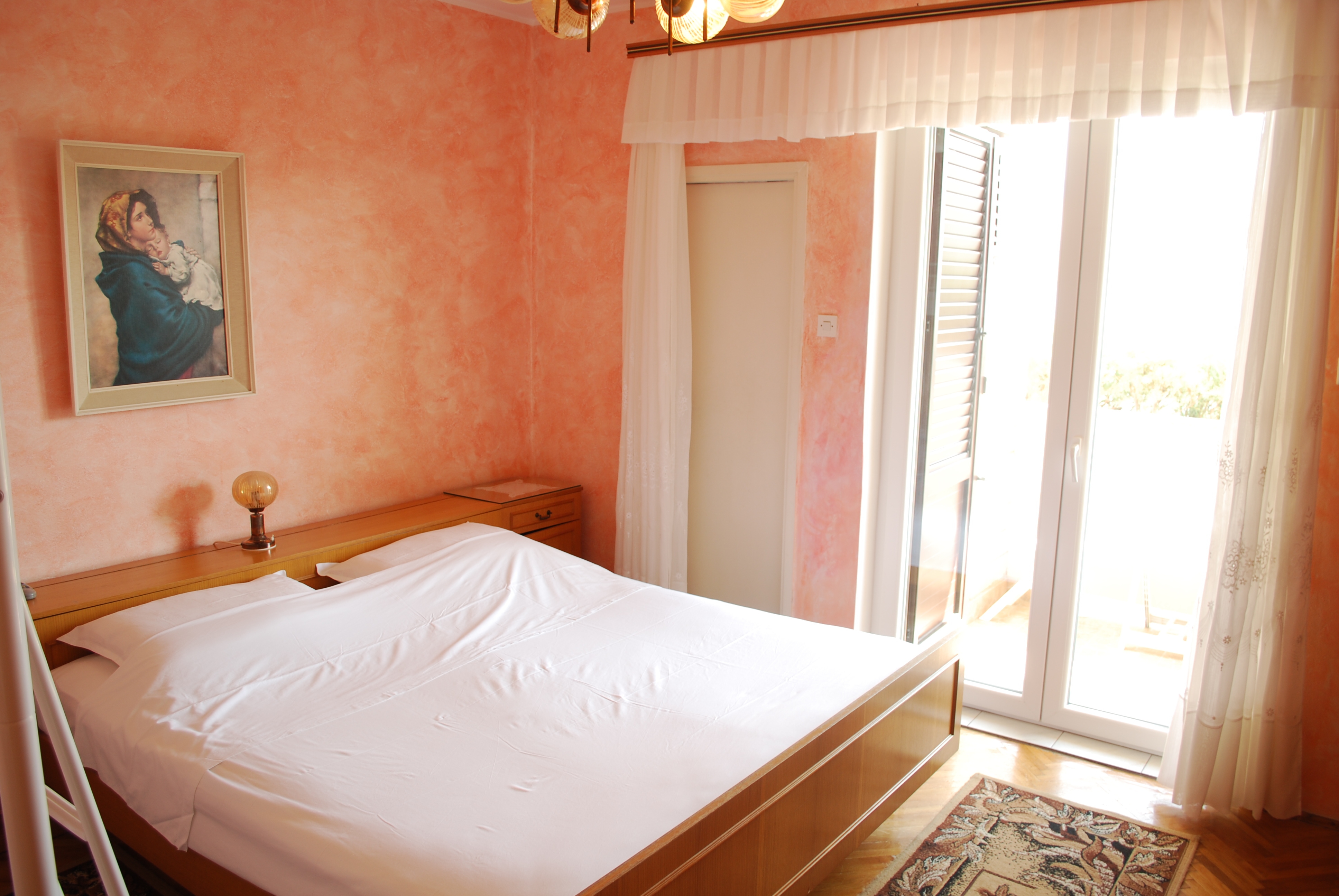 Room with balcony and sea view Pag  S-a