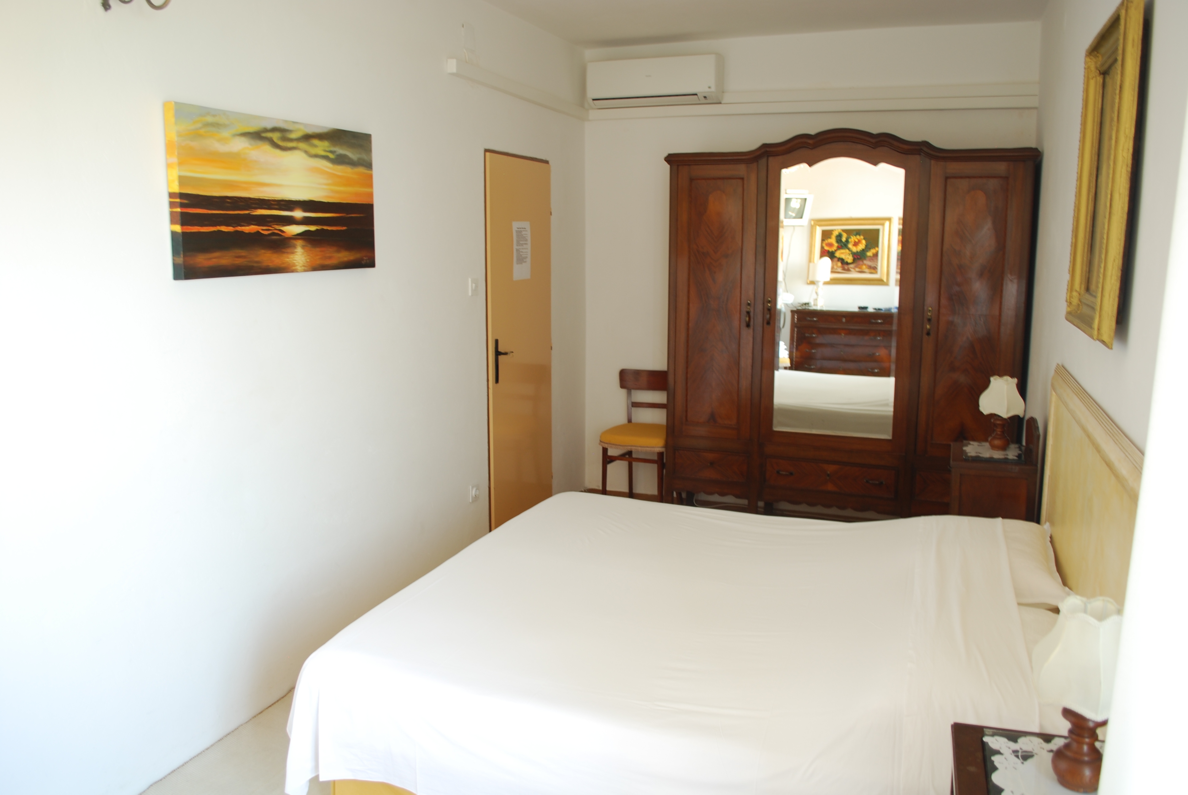 Room with balcony and sea view Pag  S-c