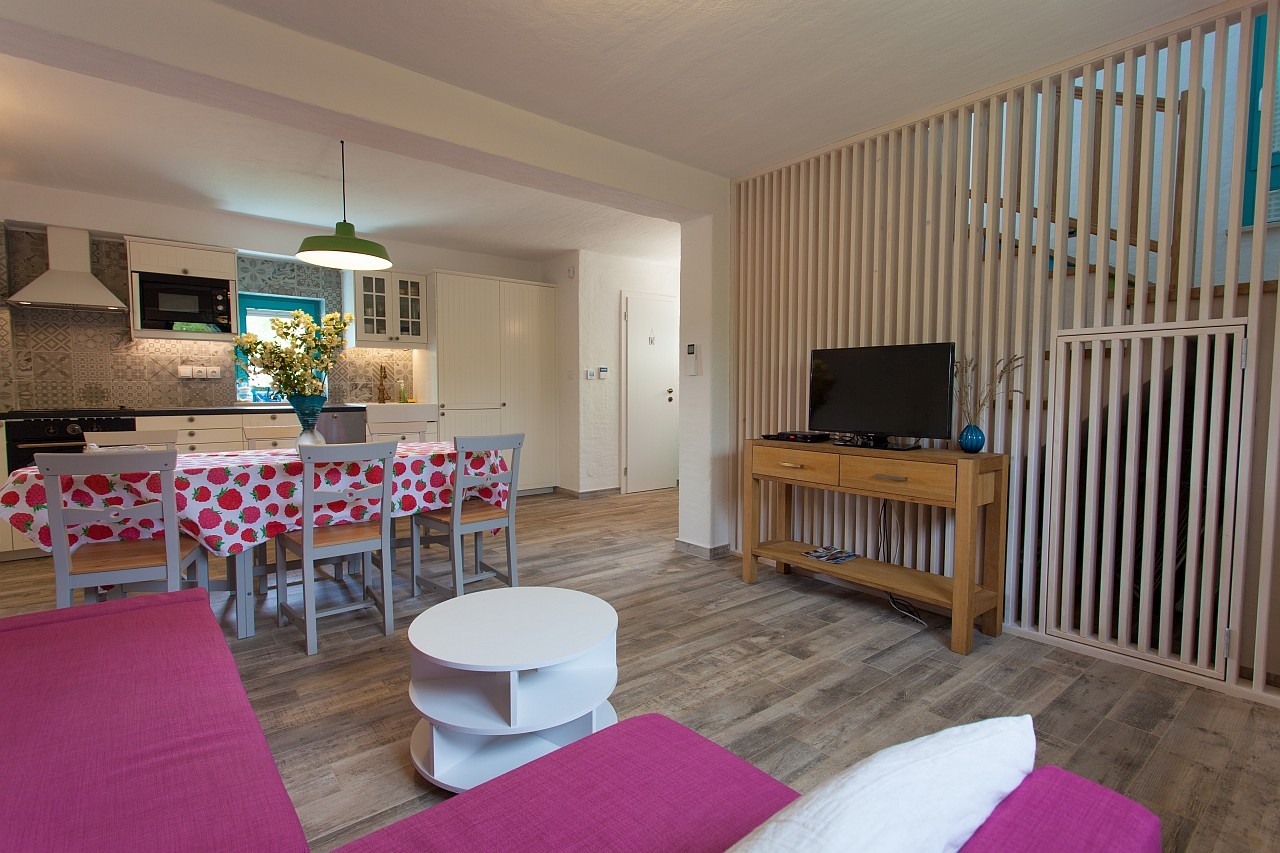 Two bedroom house with terrace Kornić, Krk (K-11504)