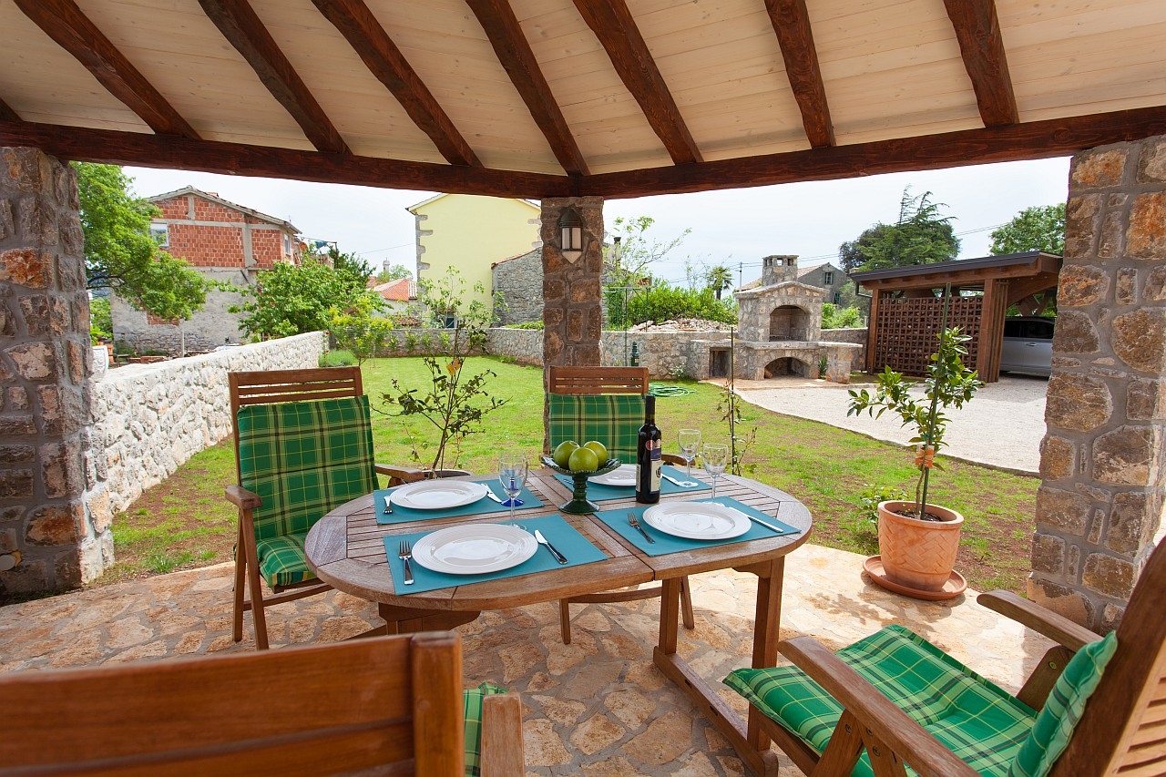 Two bedroom house with terrace Kornić, Krk  K