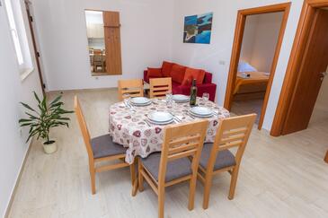Dining room Veli Rat, Dining room in the apartment, dostupna klima i WIFI.