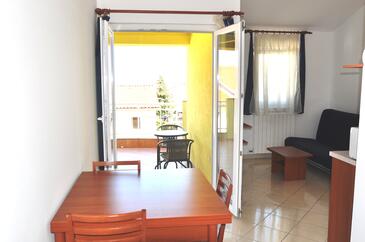 Selce, Comedor in the apartment, air condition available y WiFi.