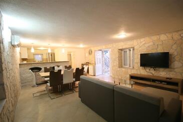Living room Veli Rat, Living room in the house, dopusteni kucni ljubimci i WIFI.