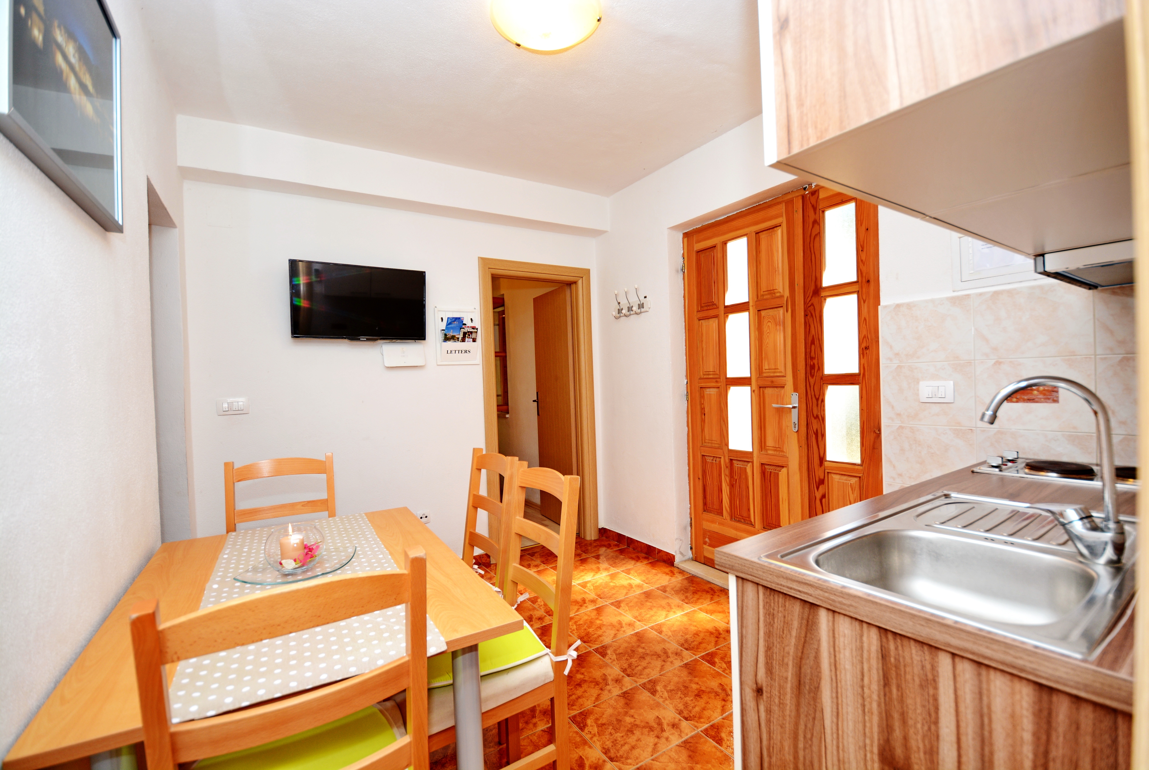 Two bedroom apartment near beach Kaštel Štafilić, Kaštela  A-a