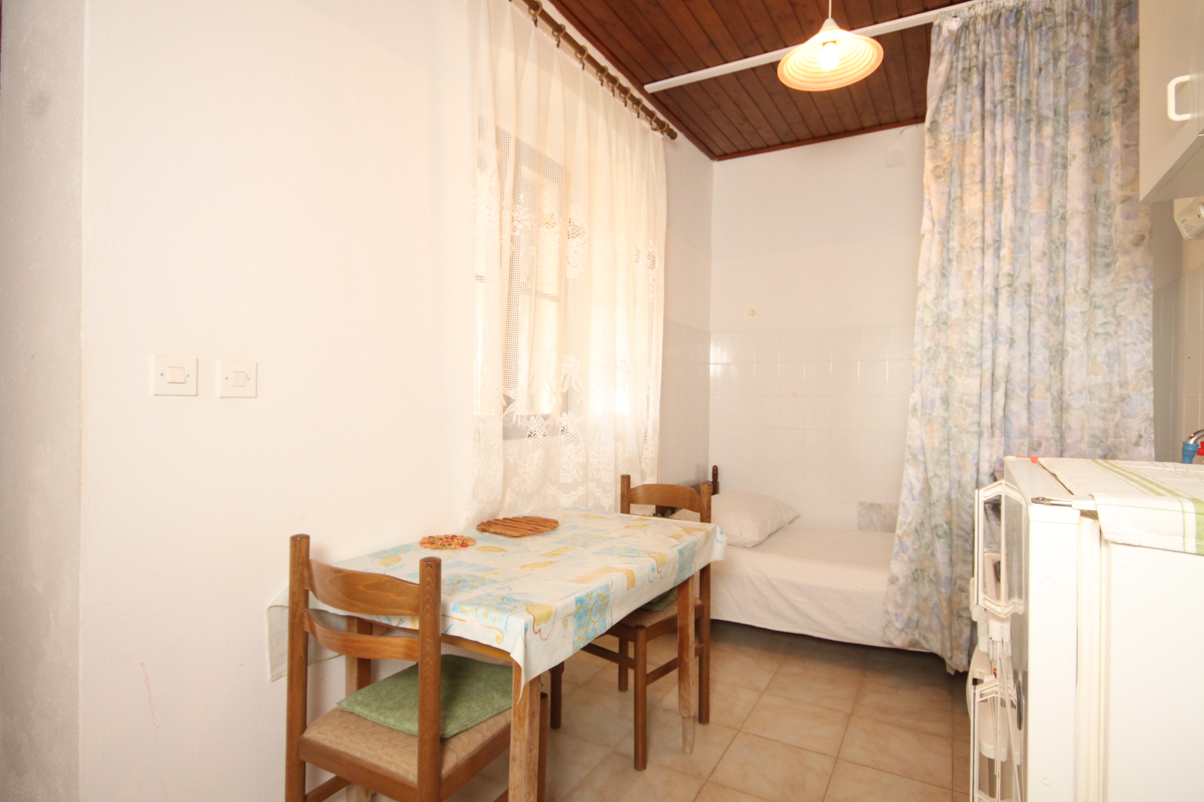 One bedroom apartment near beach Rukavac, Vis (A-1154-a)