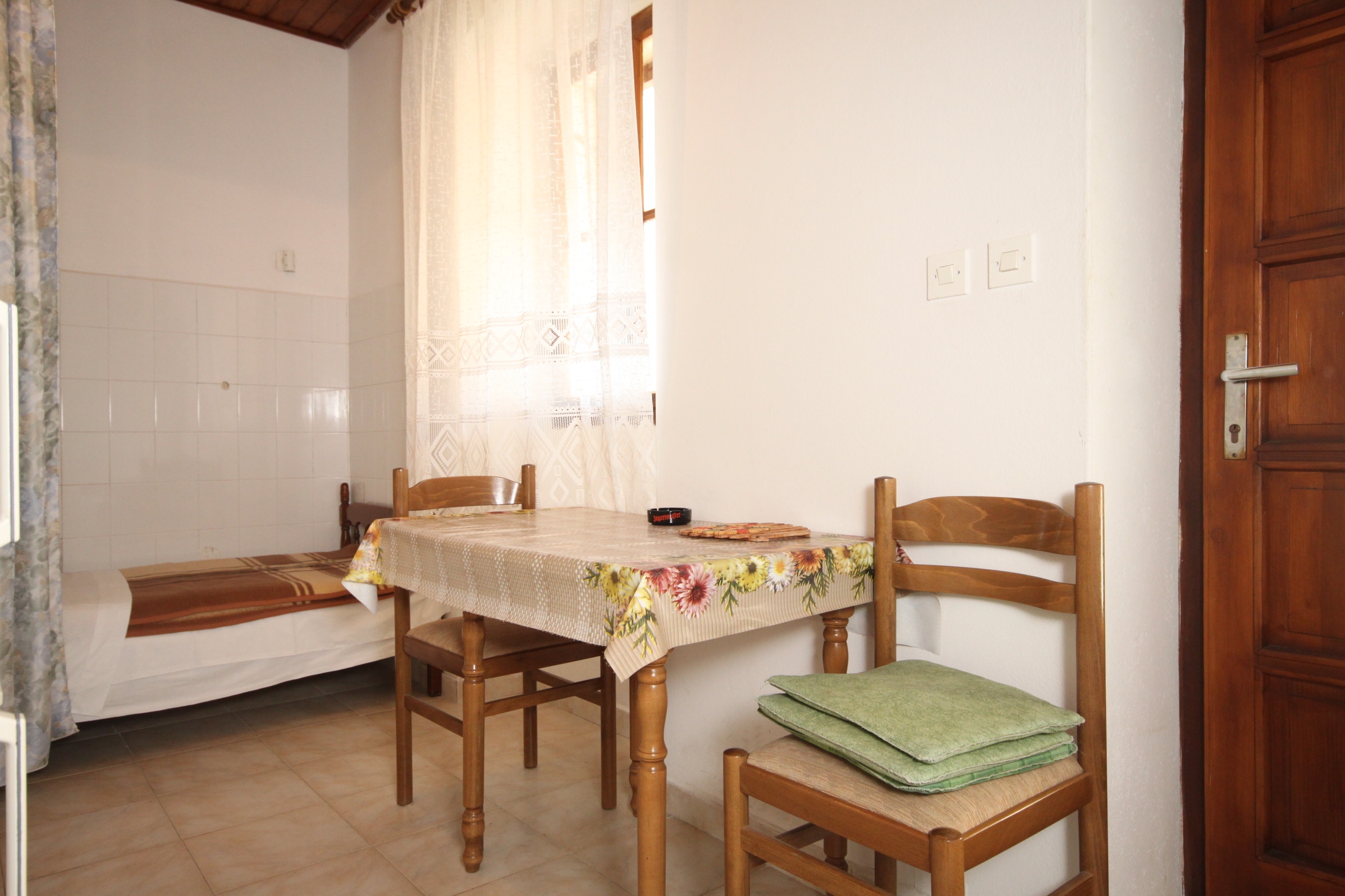 One bedroom apartment near beach Rukavac, Vis (A-1154-b)