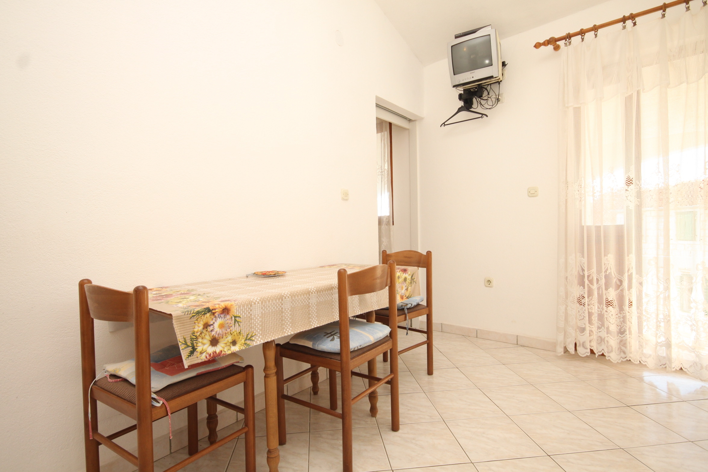 Two bedroom apartment near beach Rukavac, Vis (A-1154-e)