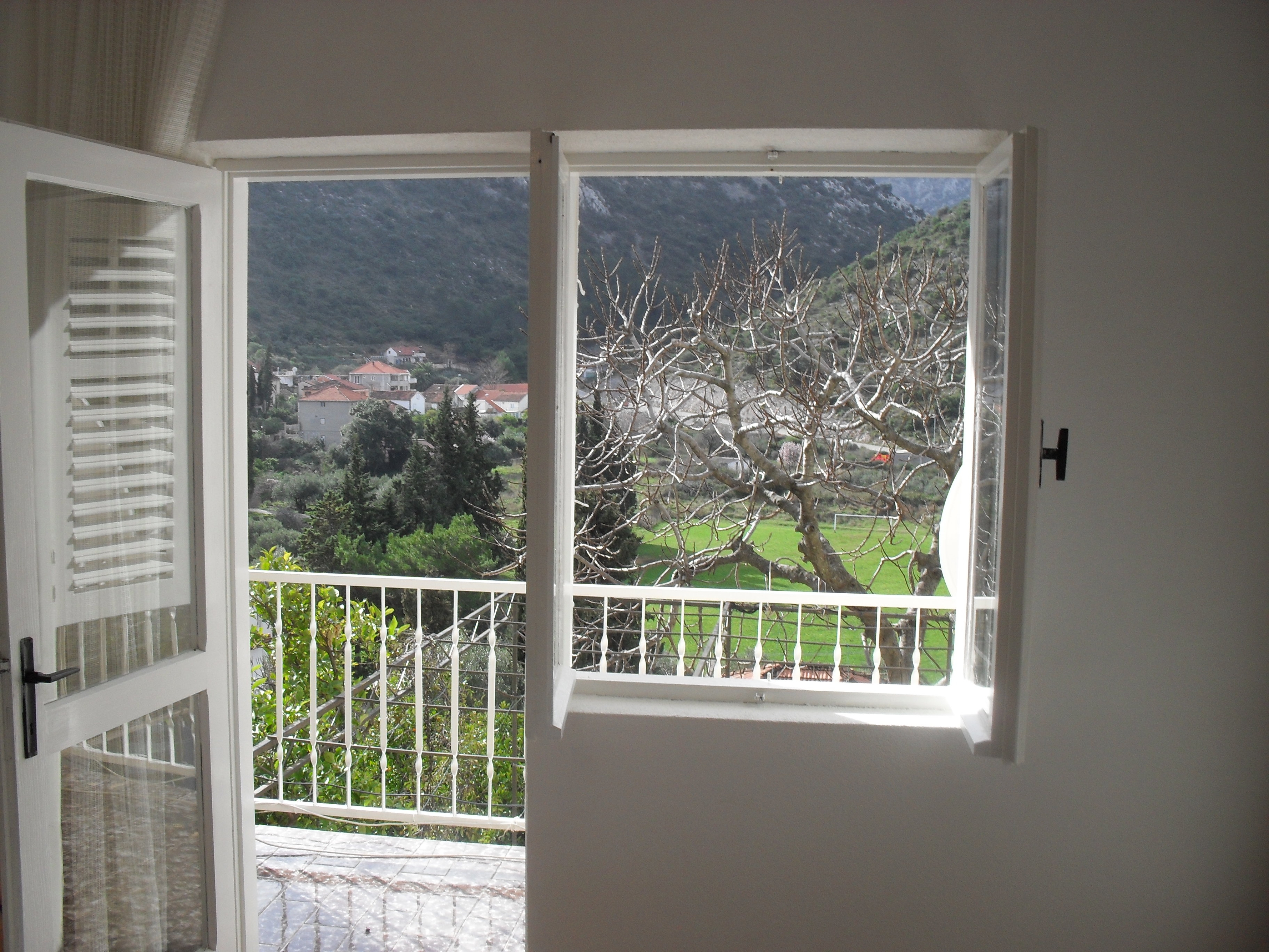 Comfortable and spacious apartment with terrace Trpanj, Pelješac  A-a