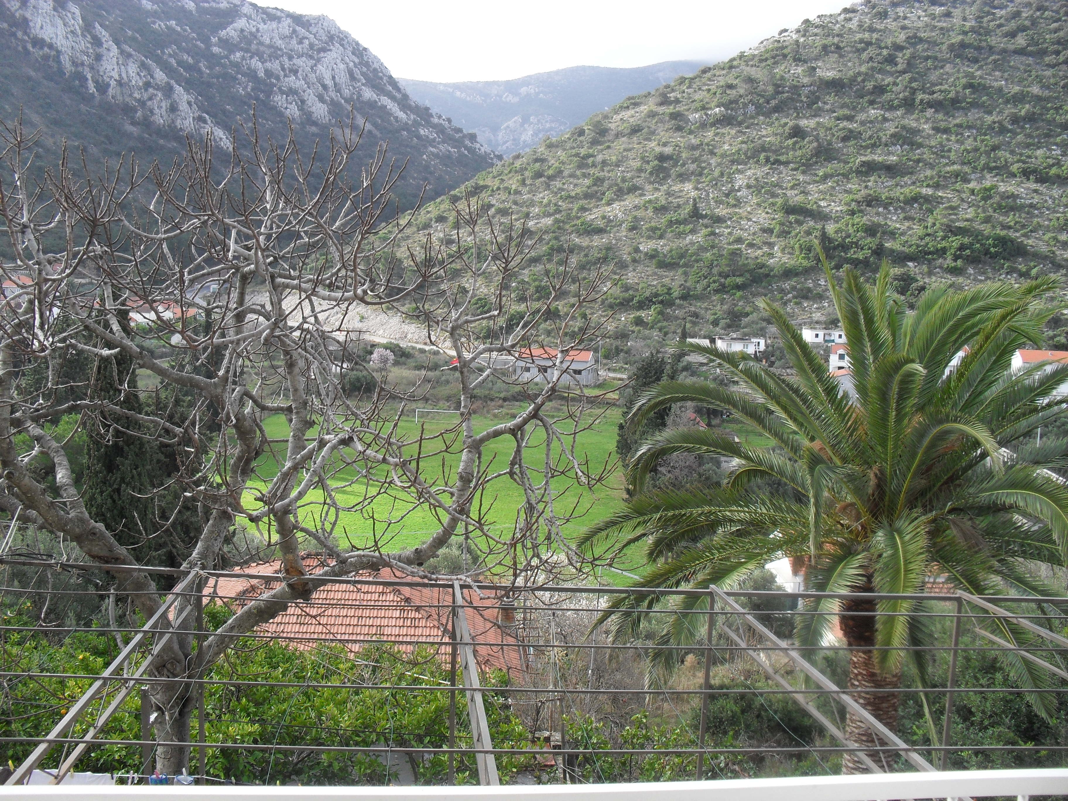 Comfortable and spacious apartment with terrace Trpanj, Pelješac  A-a