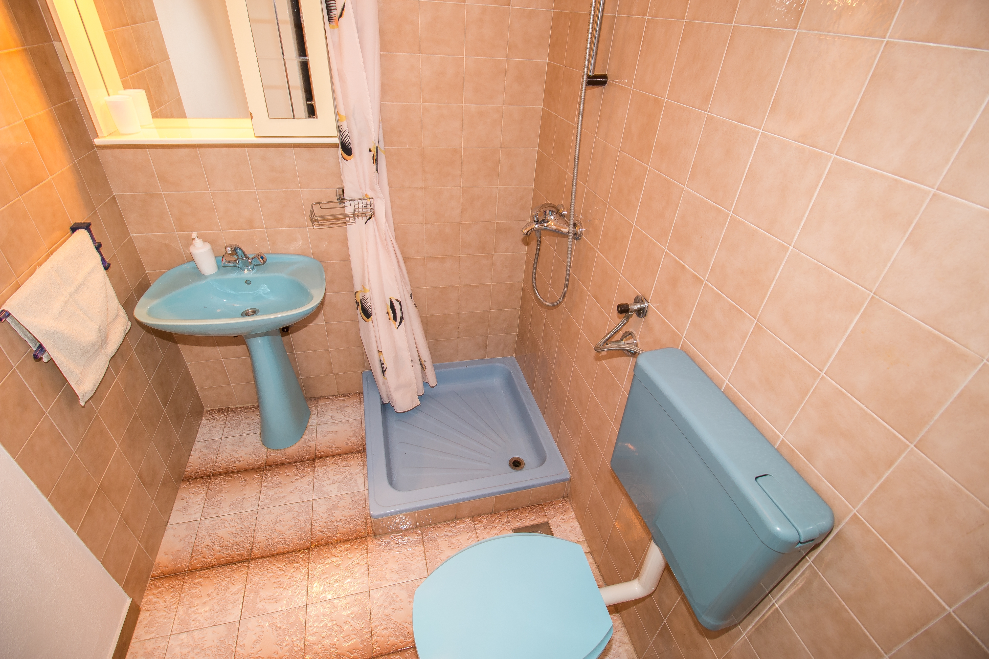 Comfortable and spacious apartment with terrace Trpanj, Pelješac  A-a