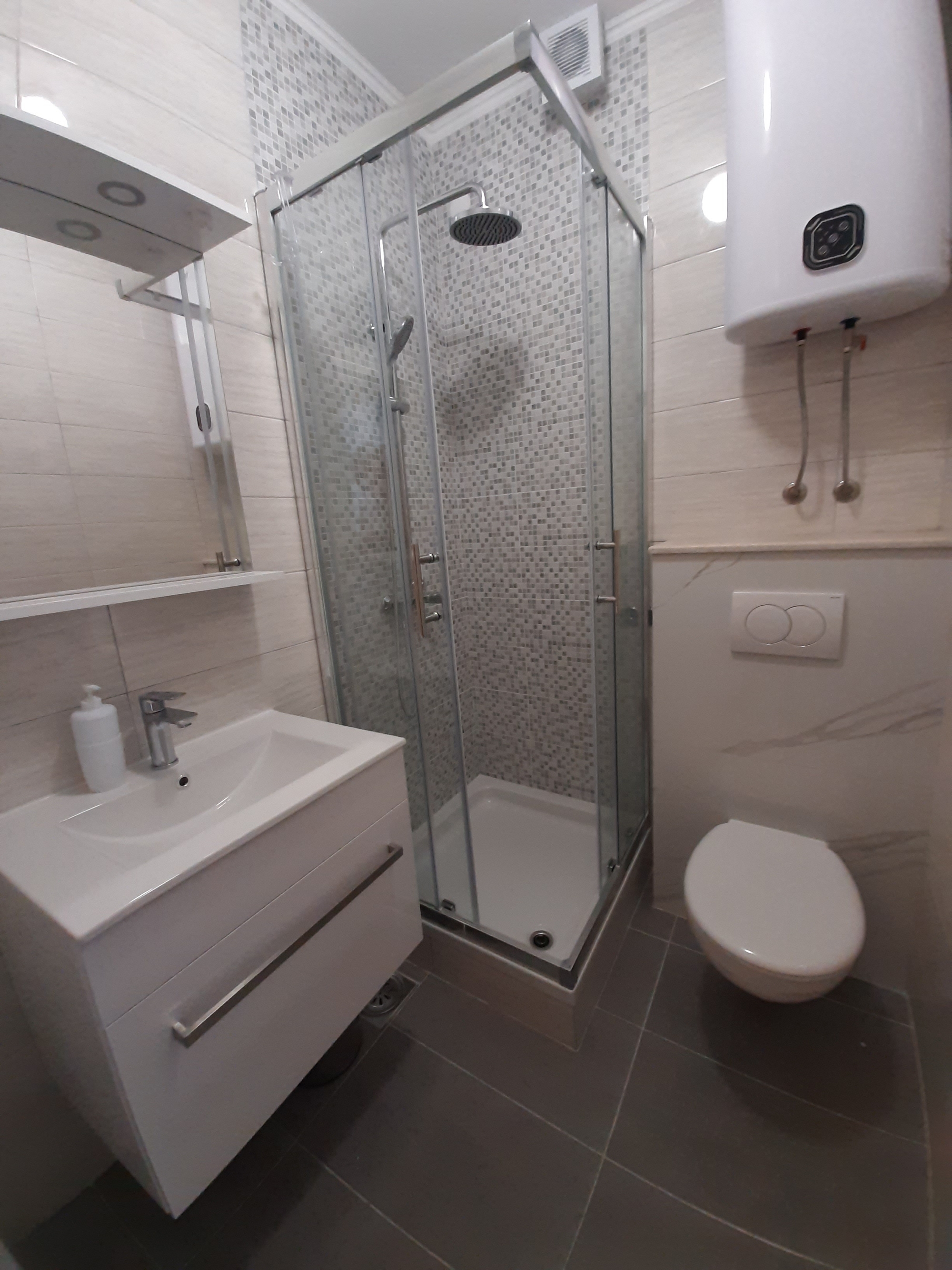 Comfortable and spacious apartment with terrace Trpanj, Pelješac  A-a