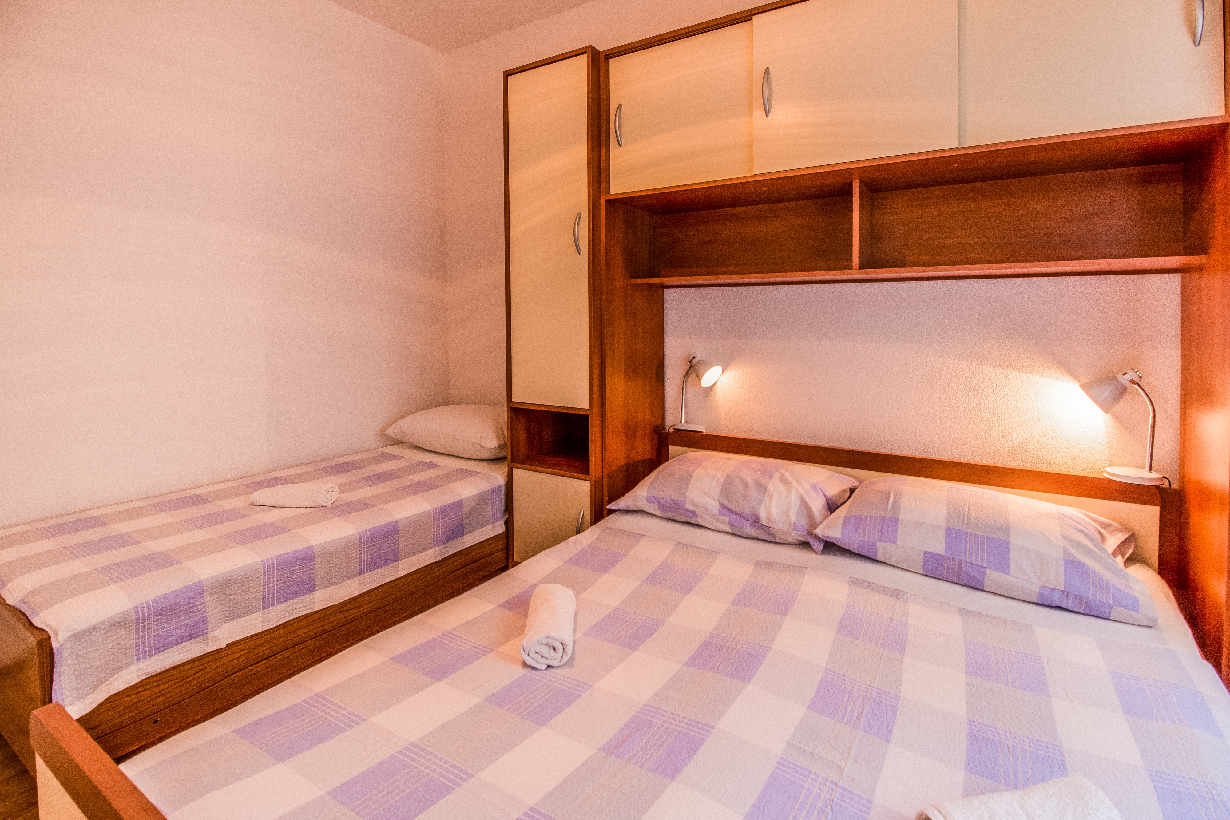 Comfortable and spacious apartment with terrace Trpanj, Pelješac  A-a