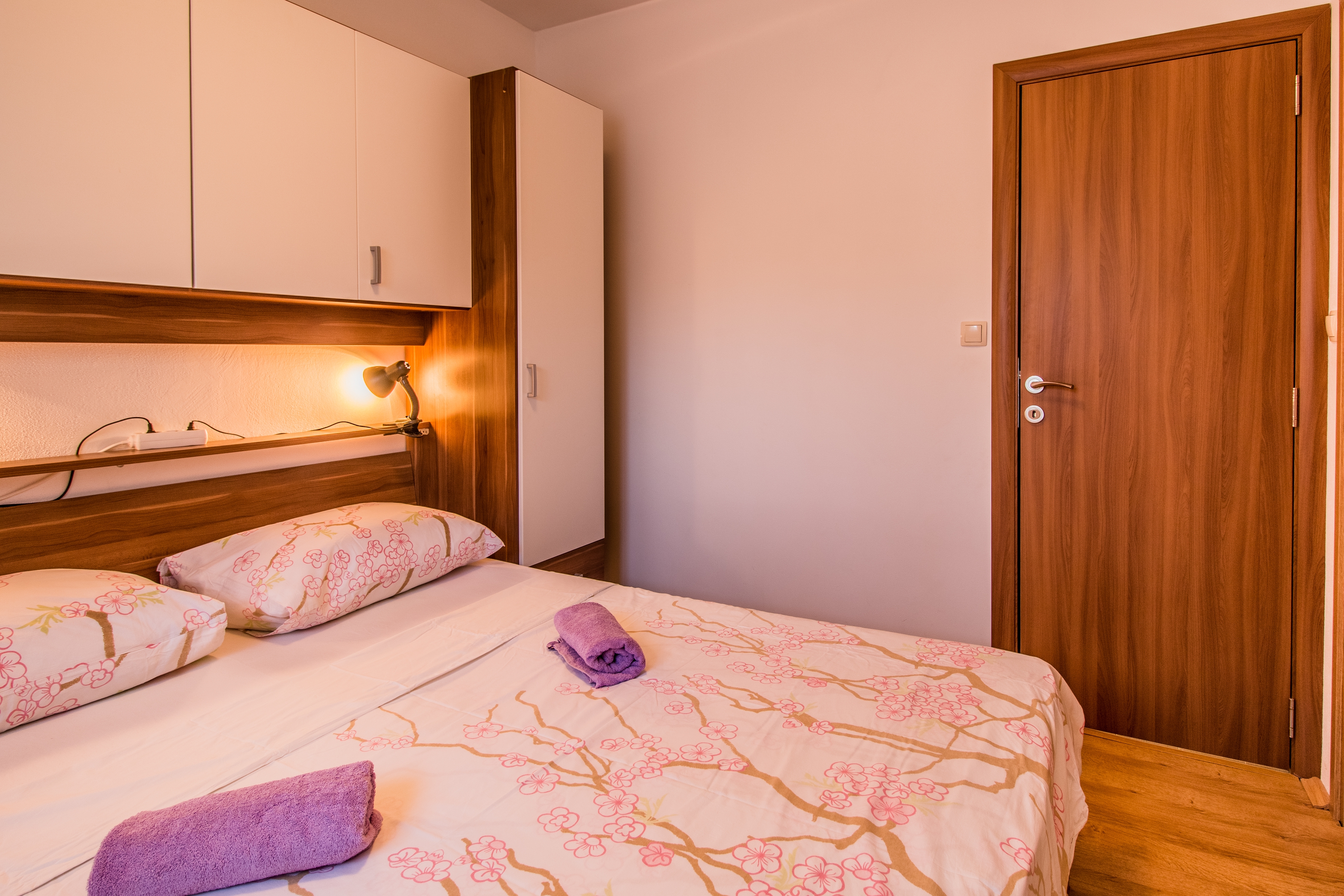 Comfortable and spacious apartment with terrace Trpanj, Pelješac  A-a