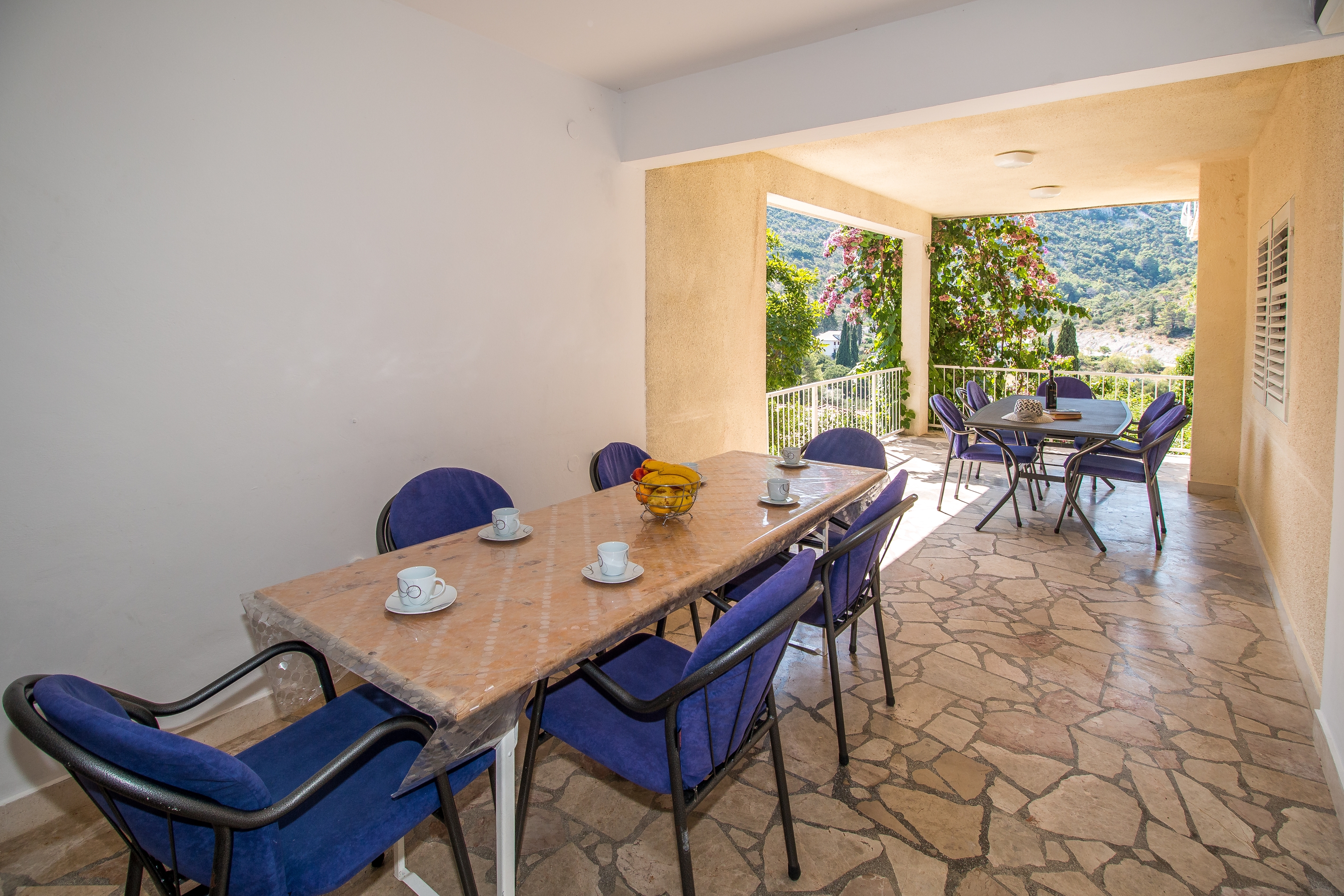 Comfortable and spacious apartment with terrace Trpanj, Pelješac  A-a