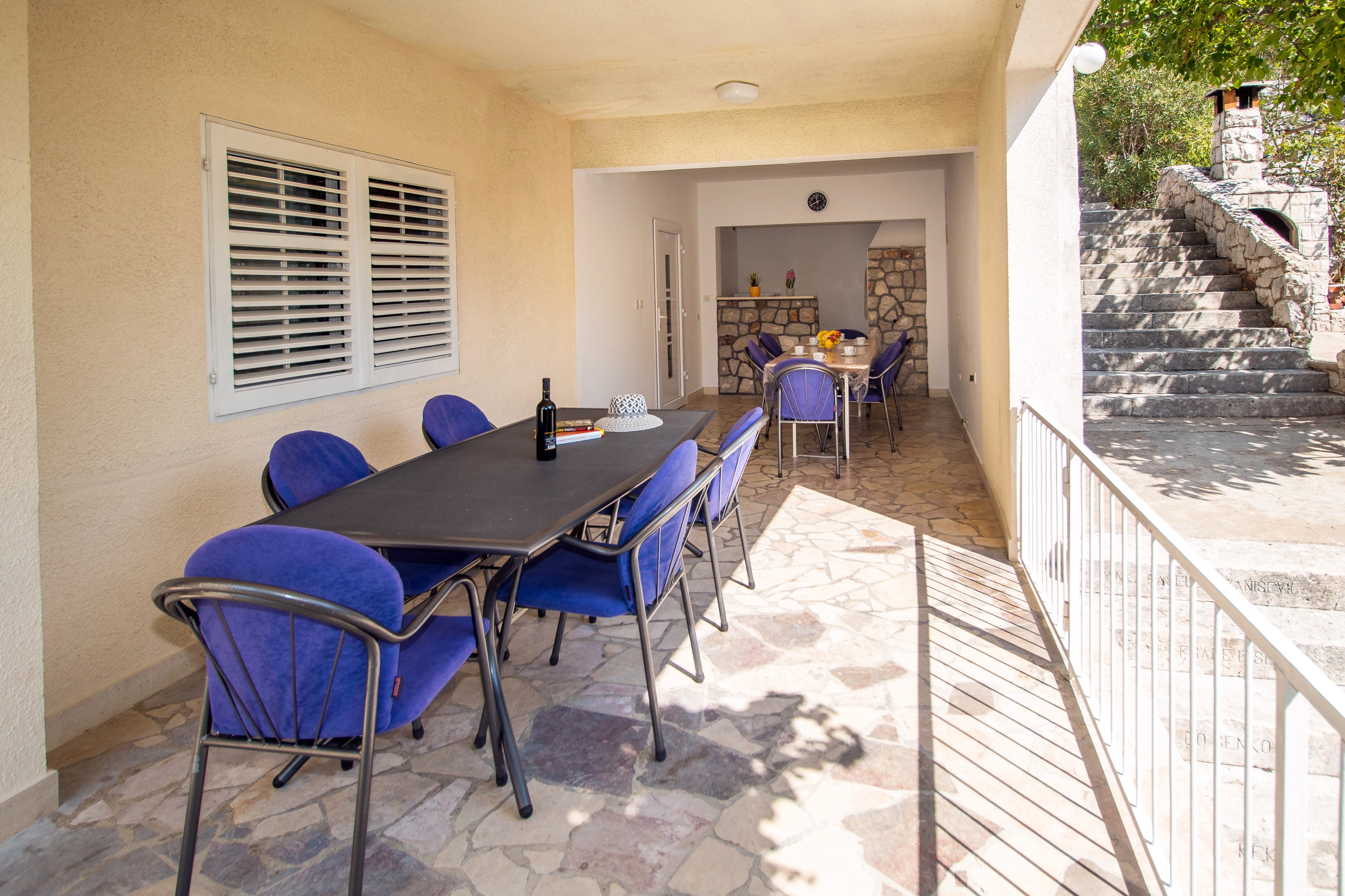 Comfortable and spacious apartment with terrace Trpanj, Pelješac  A-a