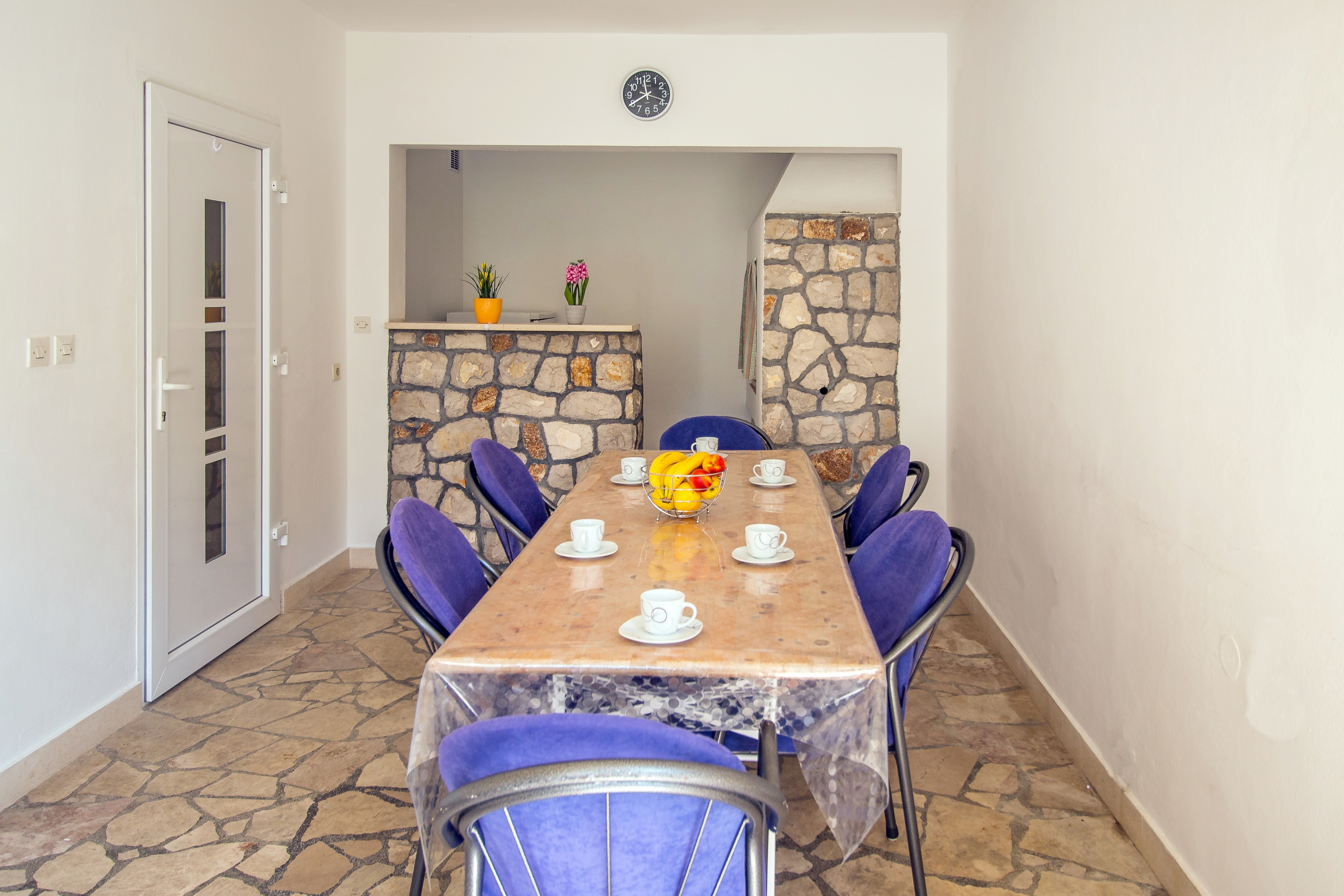 Comfortable and spacious apartment with terrace Trpanj, Pelješac  A-a