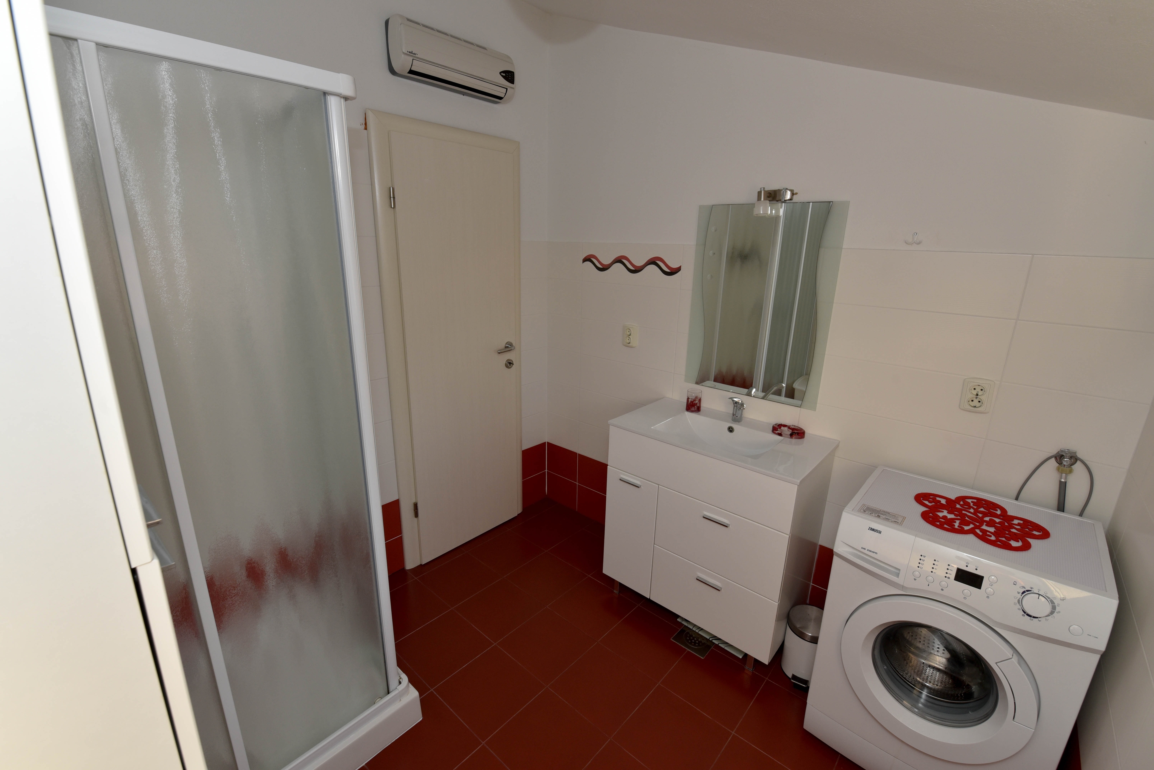 Two bedroom apartment with terrace and sea view Rtina - Miletići, Zadar  A-a