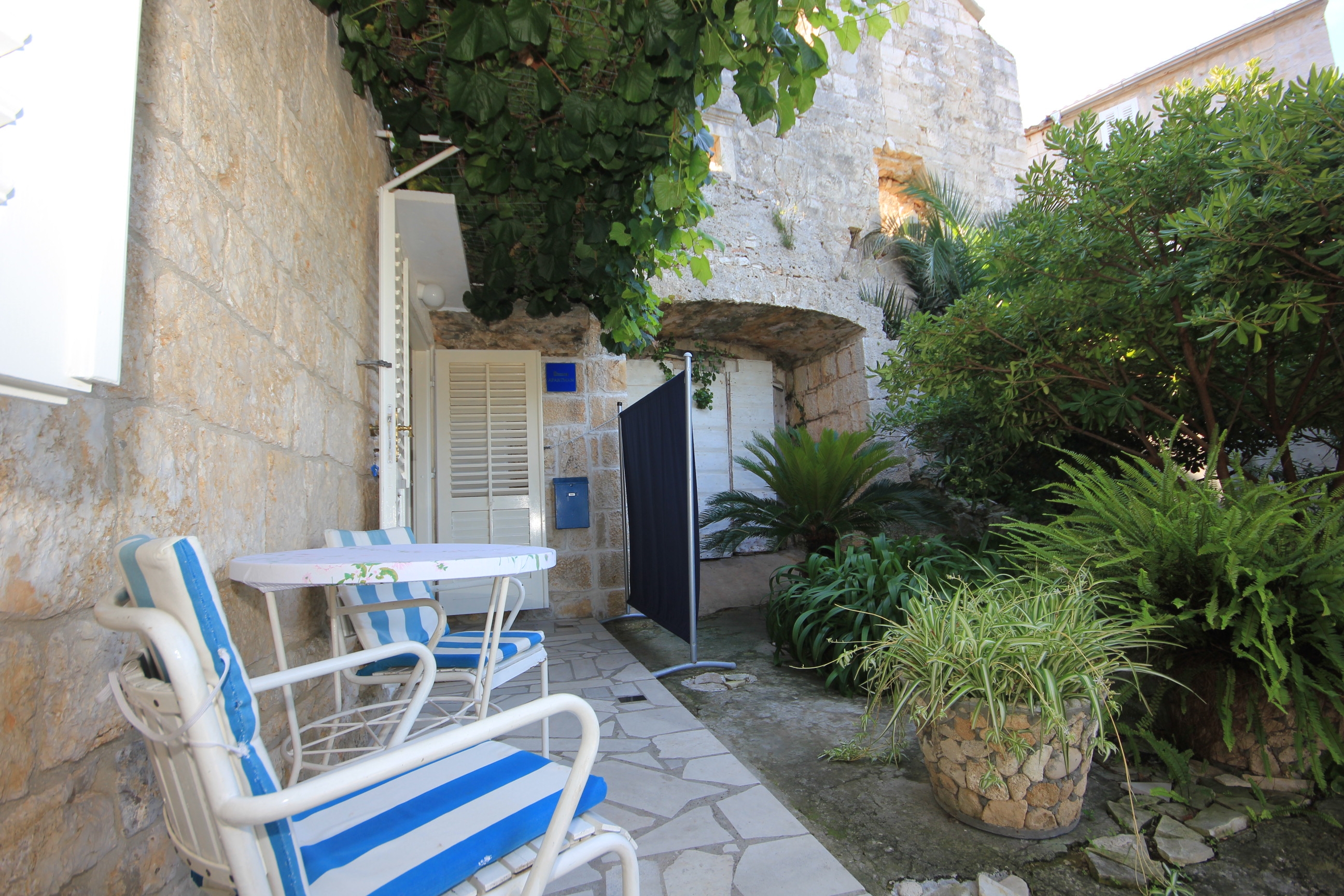 One bedroom apartment with terrace and sea view Vis  A-a