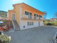 Marina, Trogir, Hébergement 11554 - Appartement avec une plage de galets.