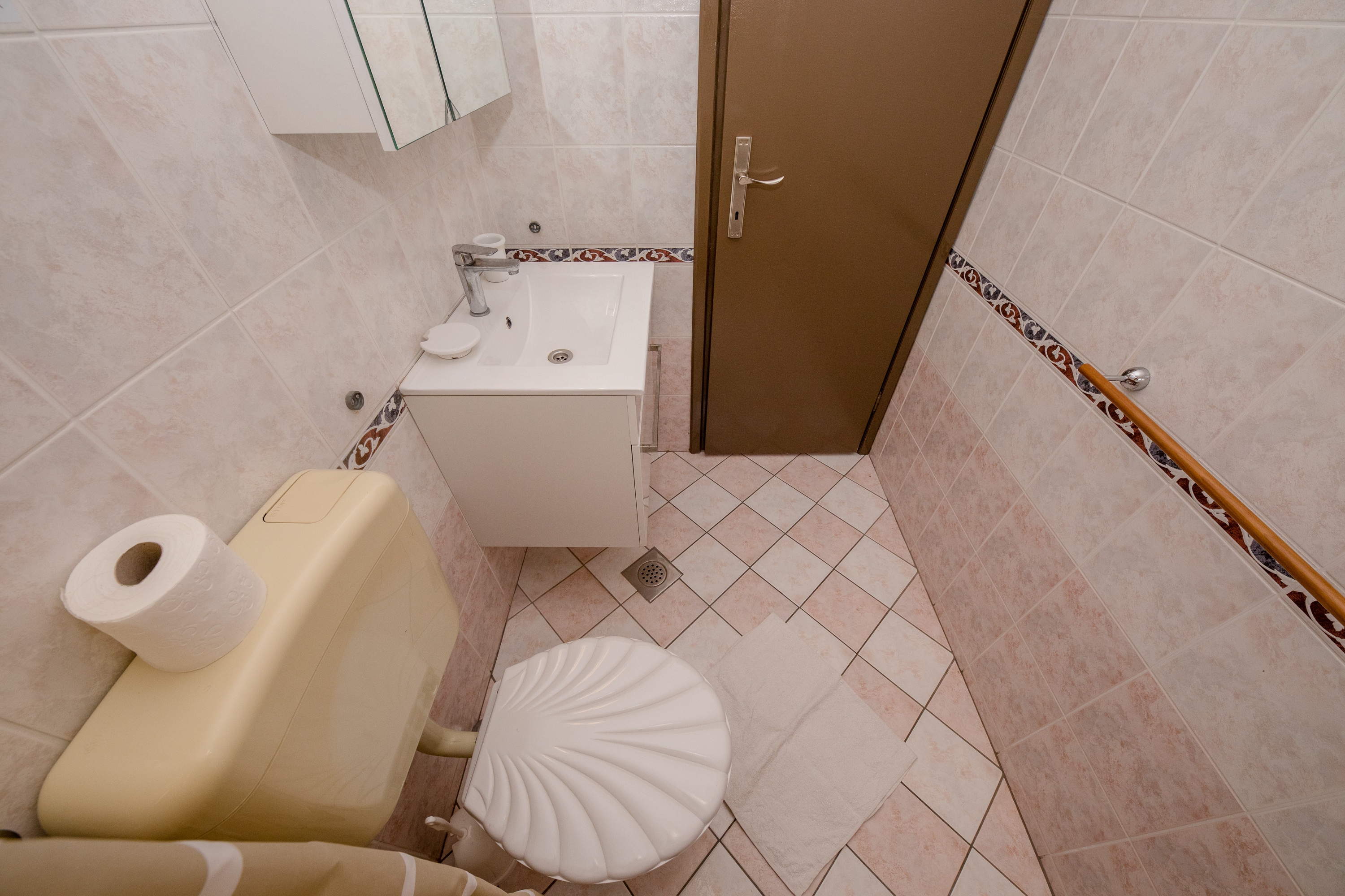 Two bedroom apartment near beach Supetarska Draga - Gornja, Rab  A-a