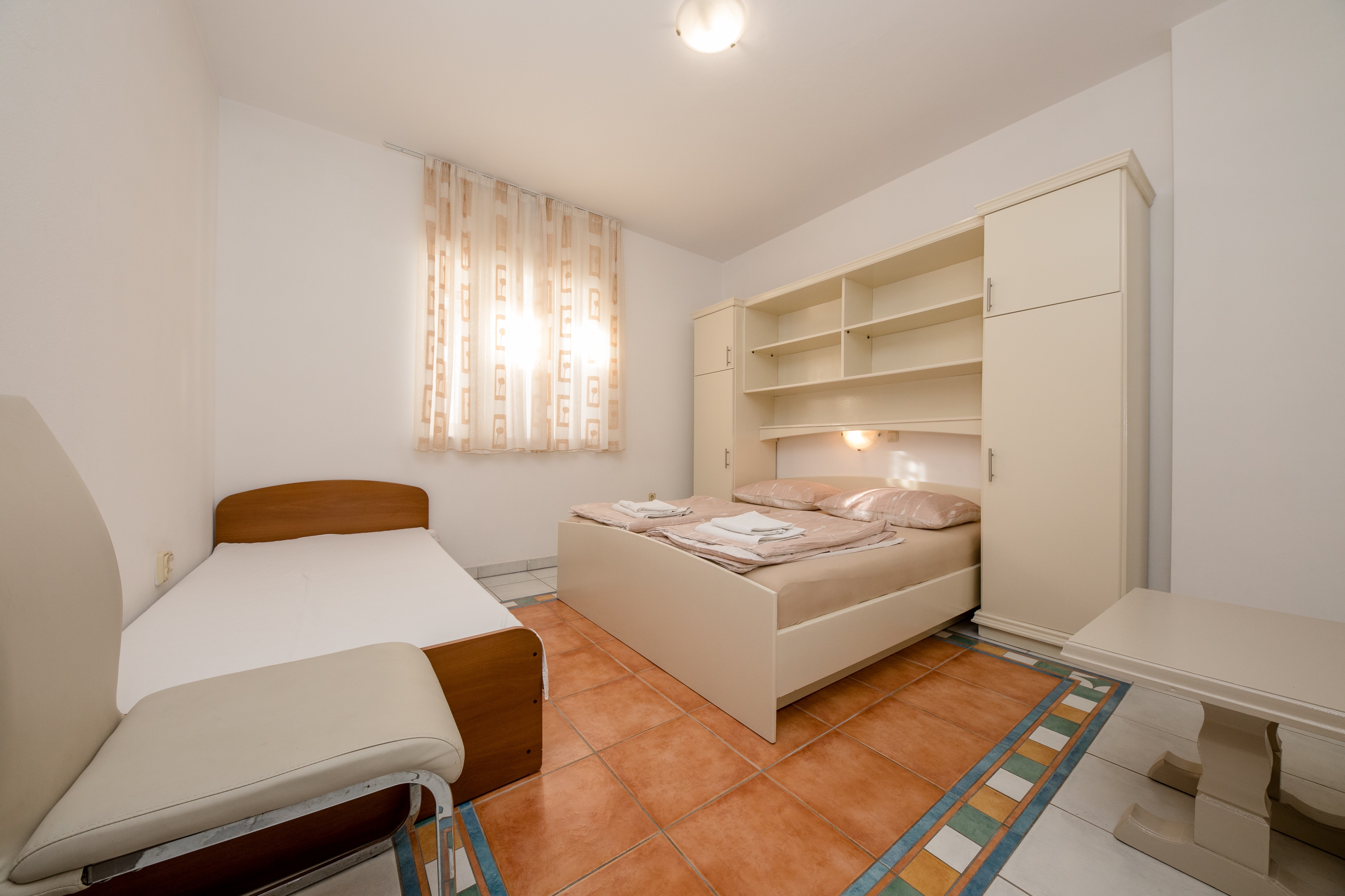 Two bedroom apartment near beach Supetarska Draga - Gornja, Rab  A-a