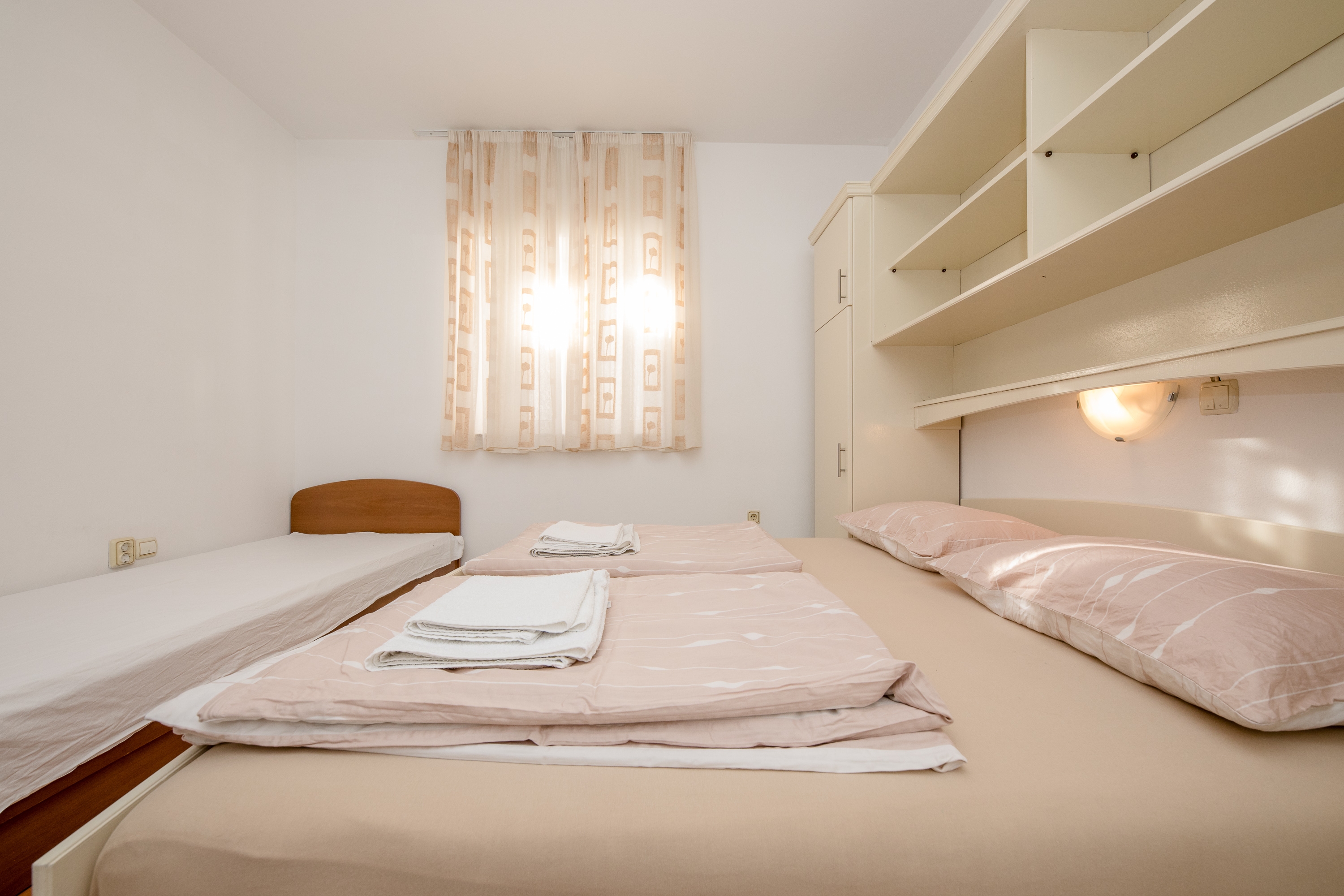 Two bedroom apartment near beach Supetarska Draga - Gornja, Rab  A-a