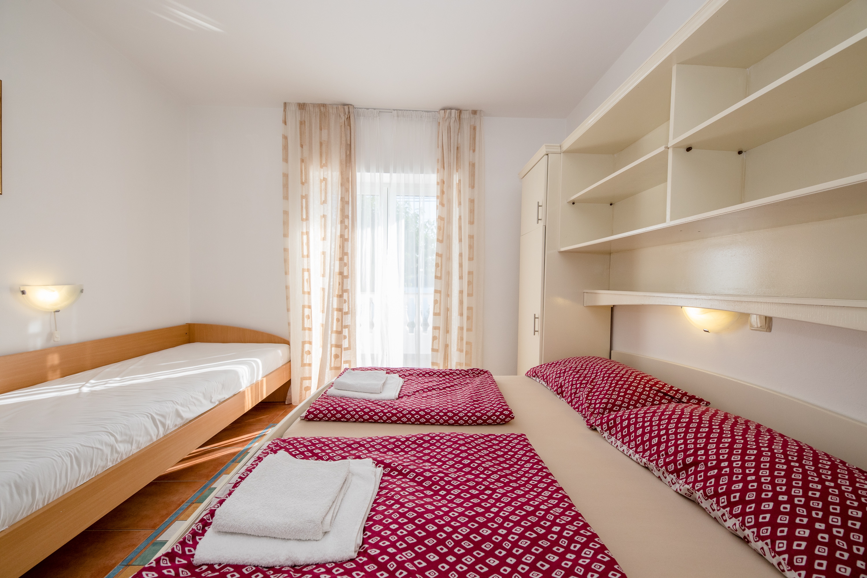 Two bedroom apartment near beach Supetarska Draga - Gornja, Rab  A-a