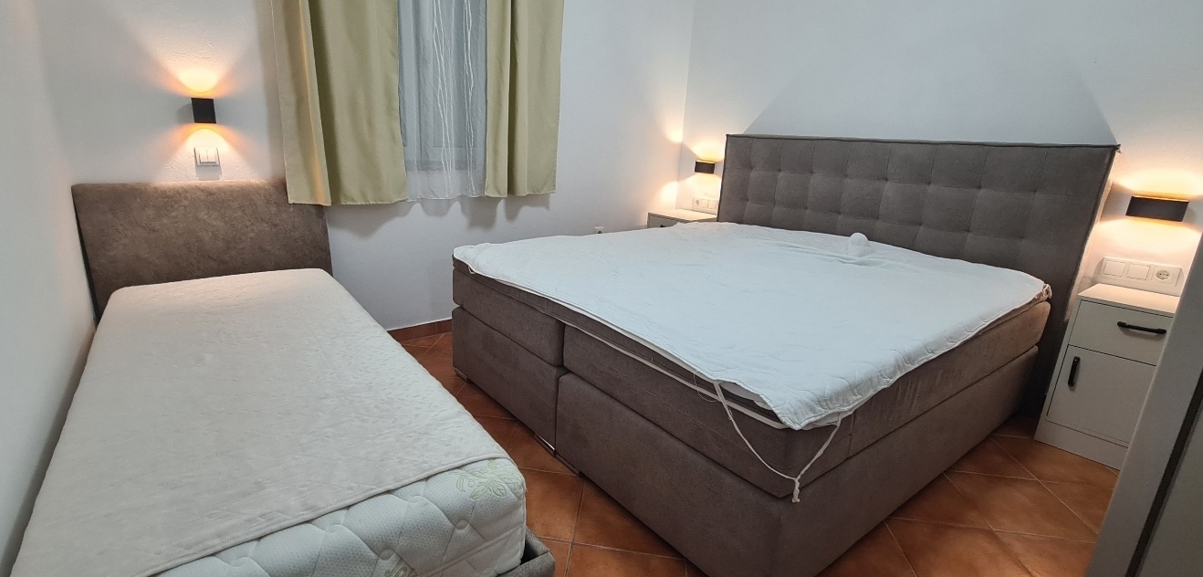 Two bedroom apartment near beach Supetarska Draga - Gornja, Rab  A-b