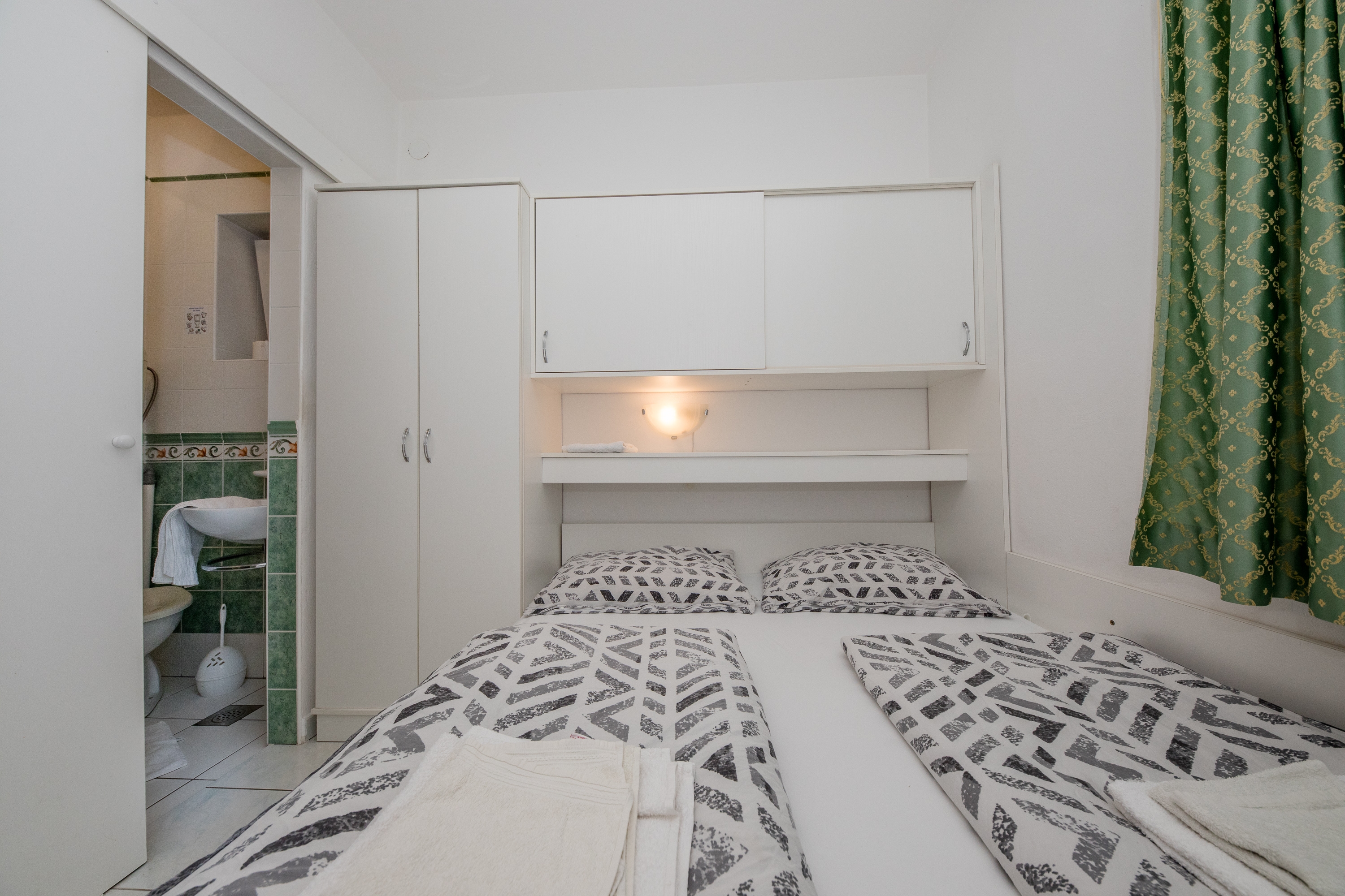 Two bedroom apartment near beach Supetarska Draga - Gornja, Rab  A-c
