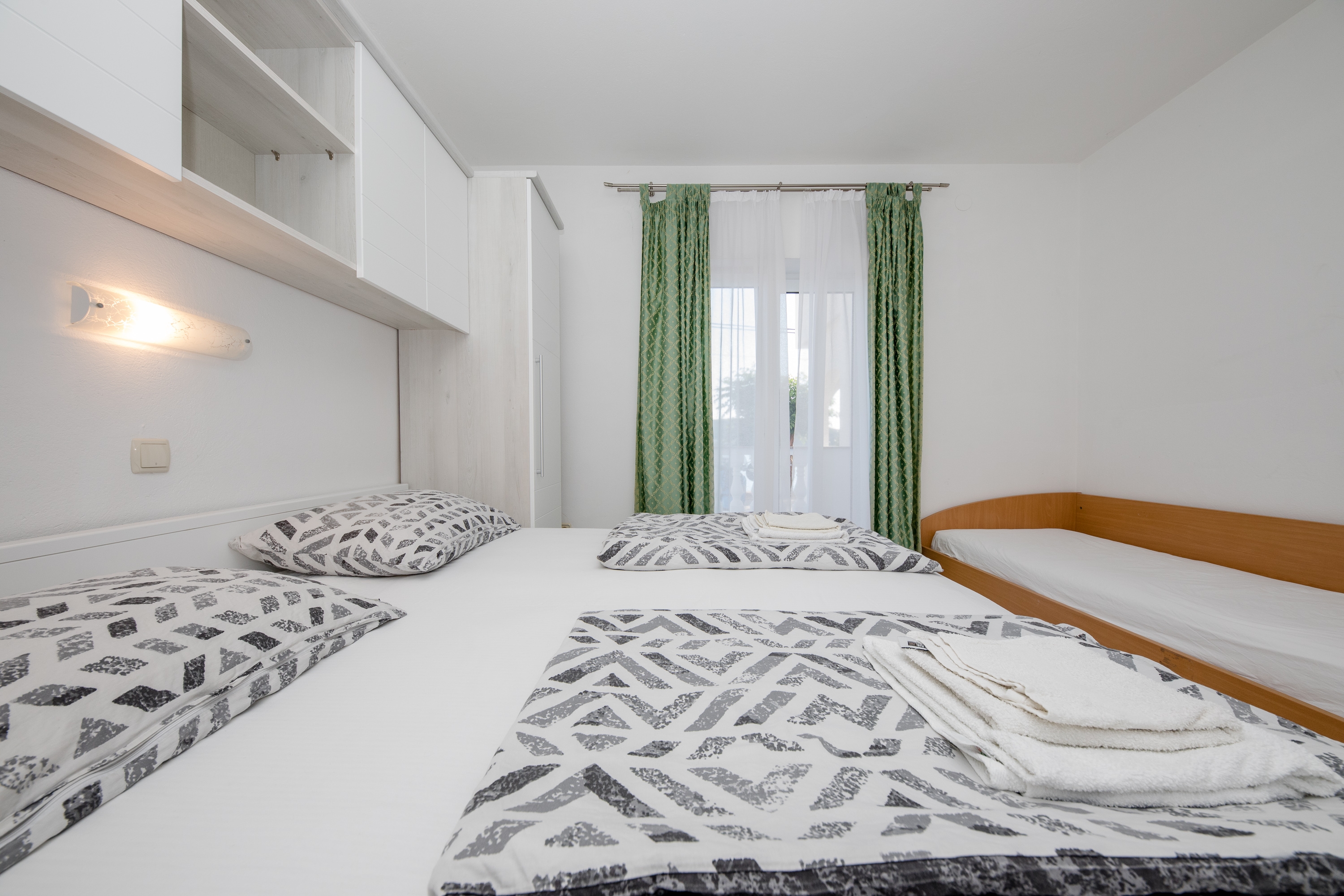 Two bedroom apartment near beach Supetarska Draga - Gornja, Rab  A-c