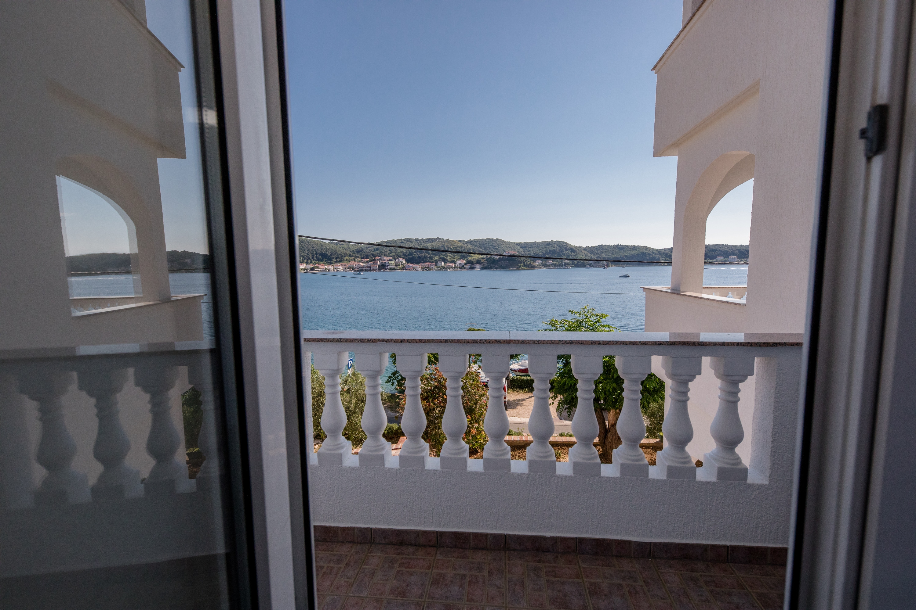 Two bedroom apartment near beach Supetarska Draga - Gornja, Rab  A-d