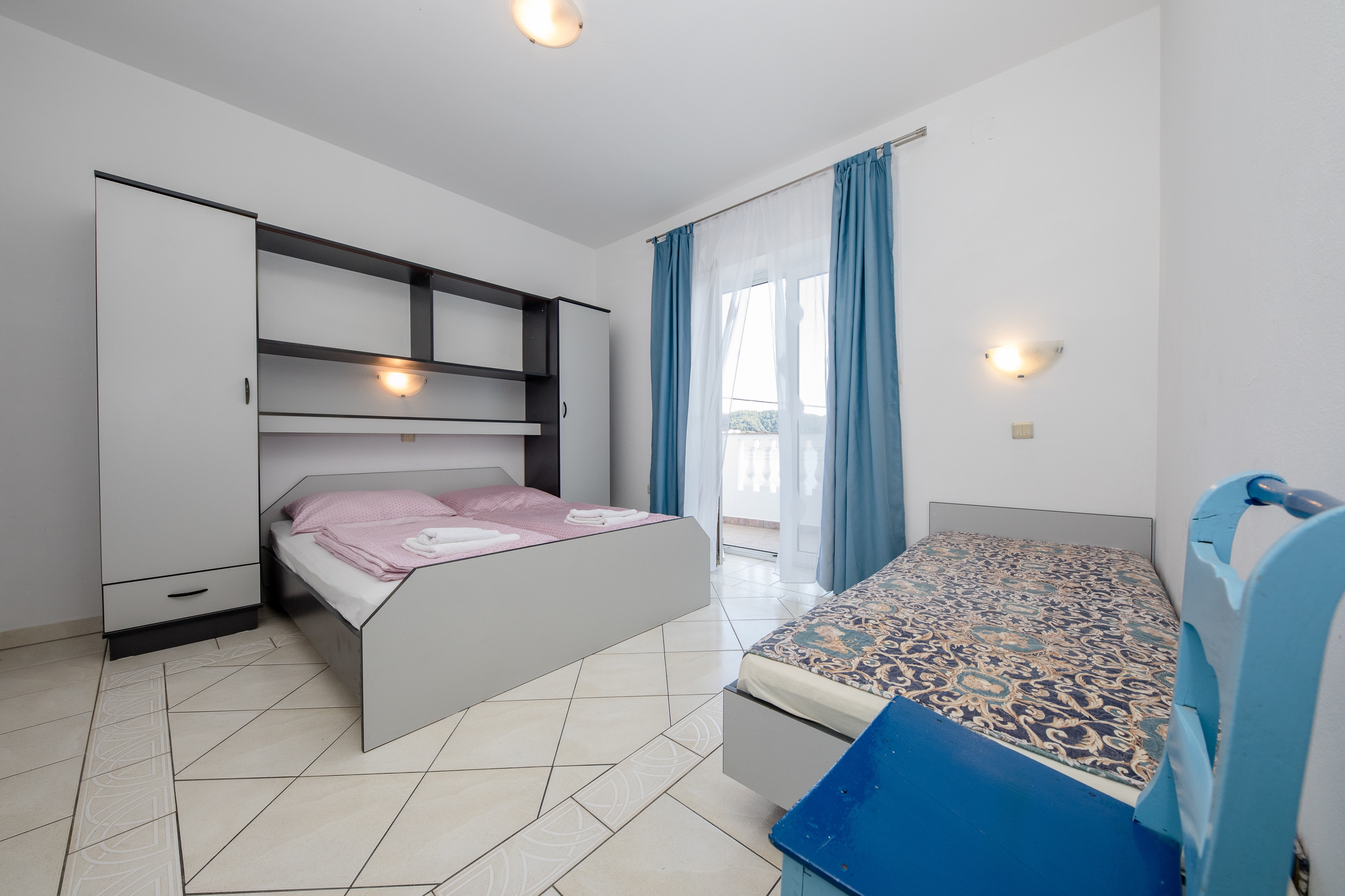 Two bedroom apartment near beach Supetarska Draga - Gornja, Rab  A-d